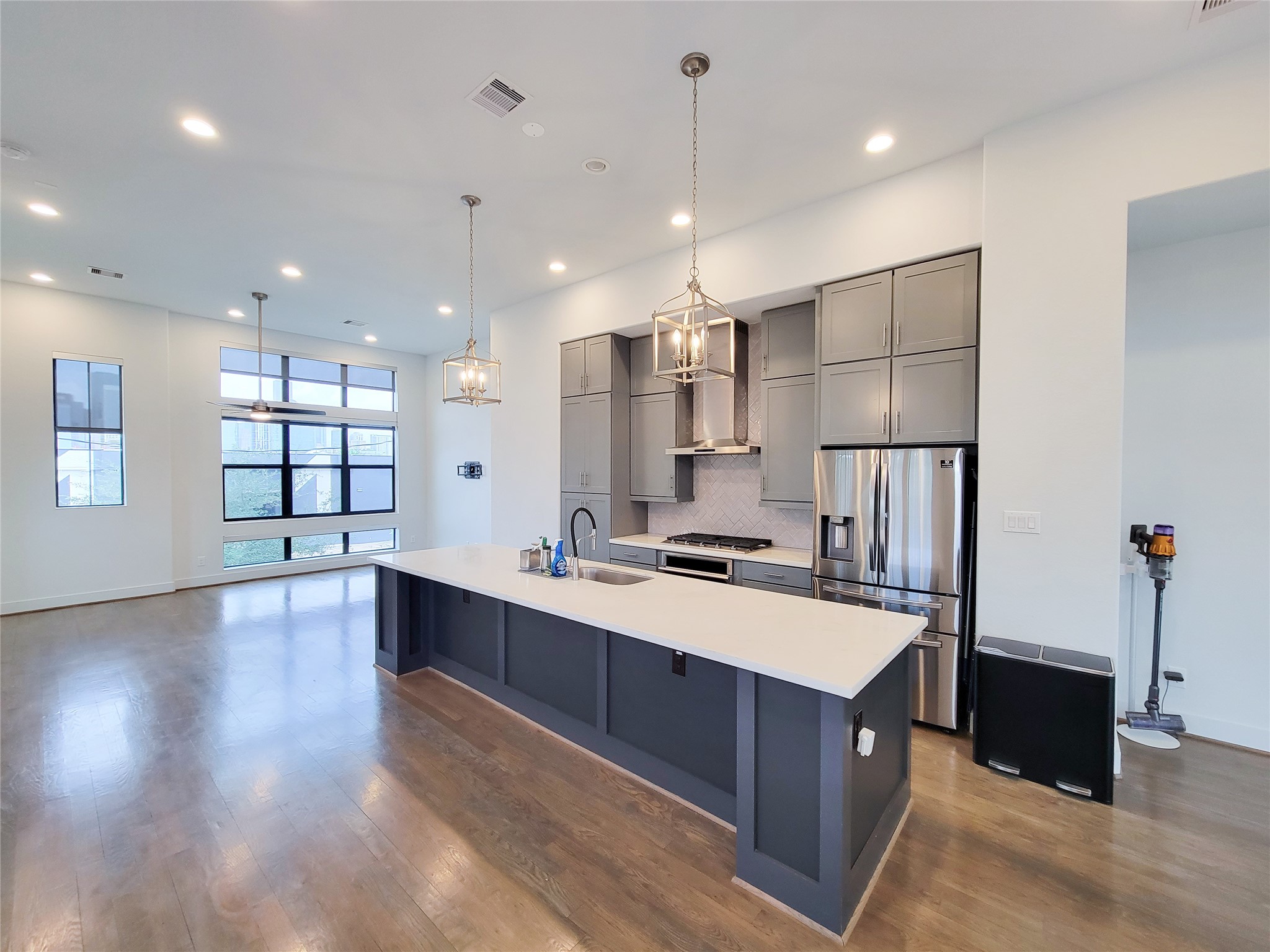 1123 Paige Street Property Photo 4