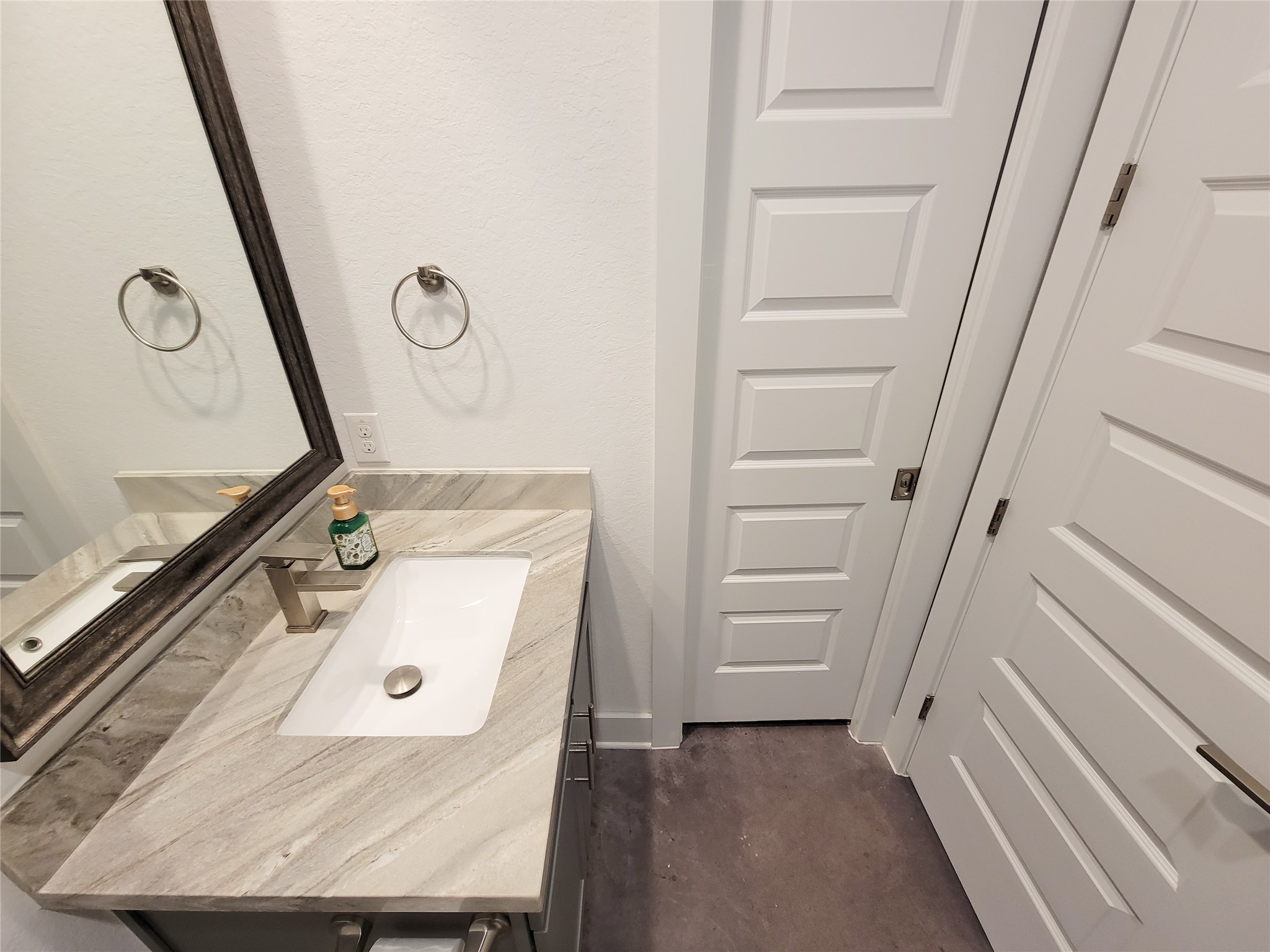 1123 Paige Street Property Photo 33