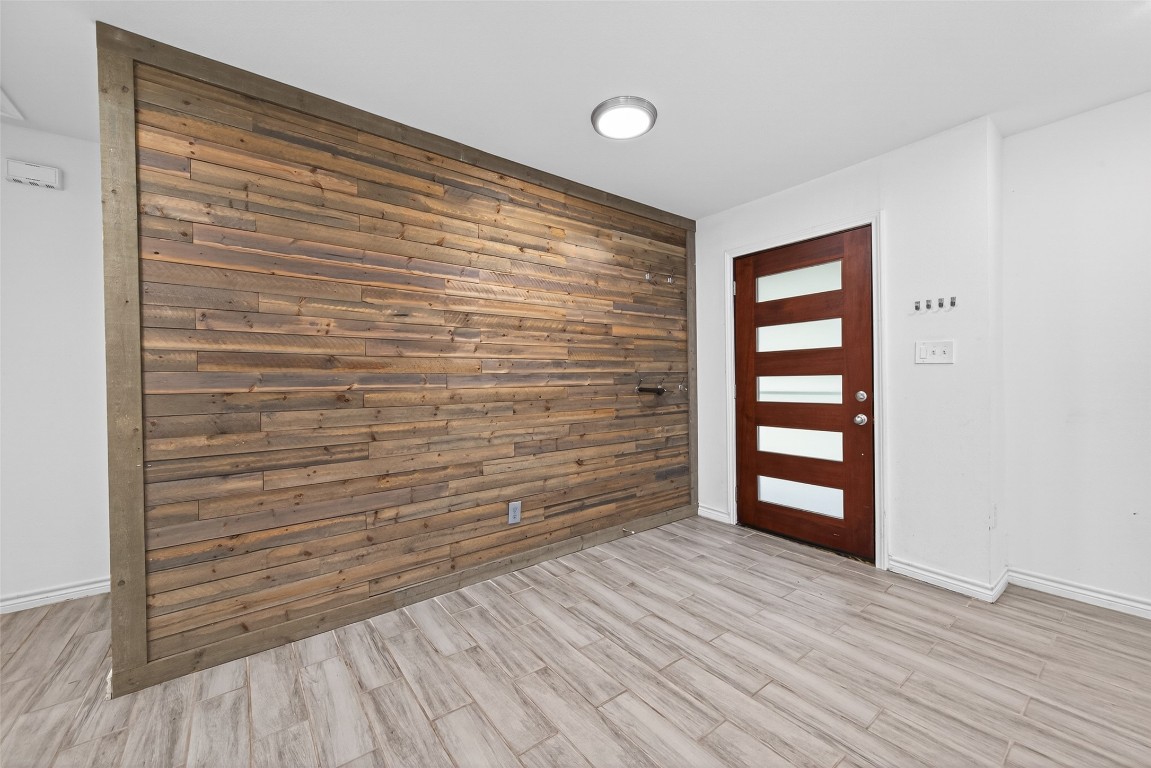 11107 Cedarhurst Drive Property Photo 3