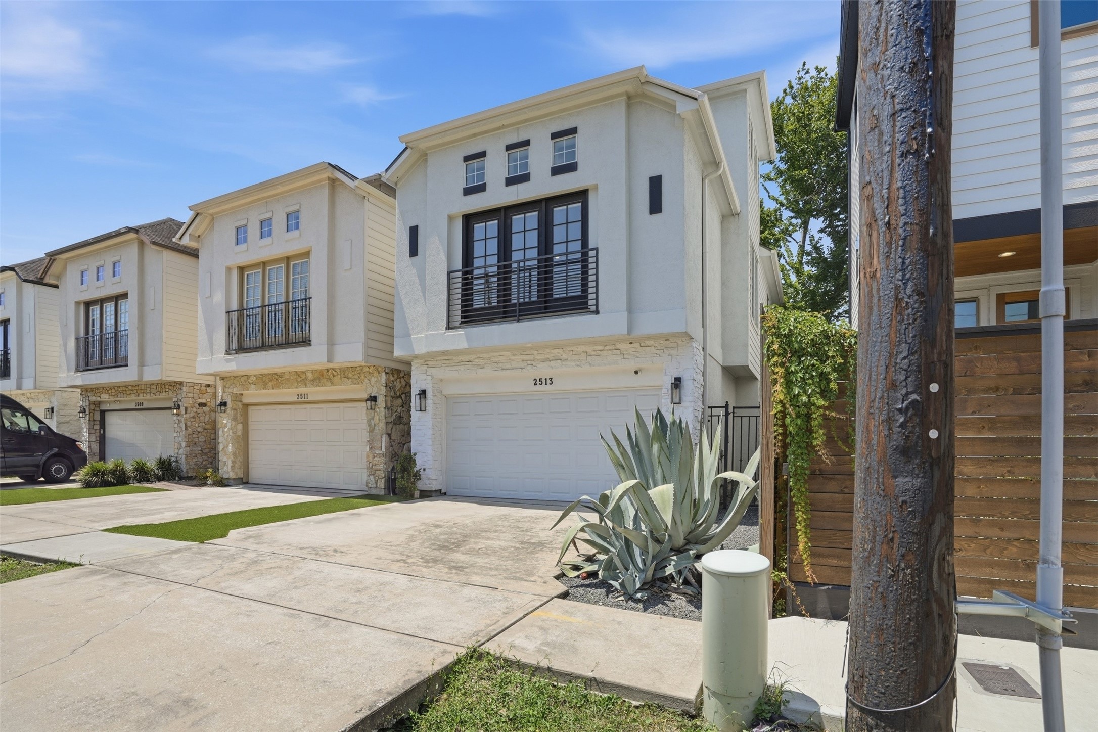 2513 Detering Street Property Photo 2