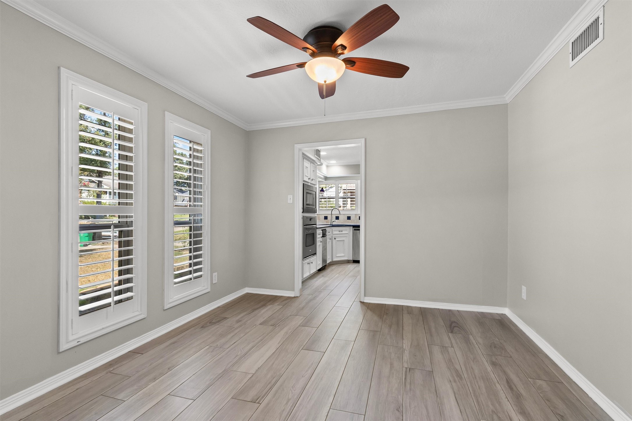 25010 Kingsdown Drive Property Photo 4