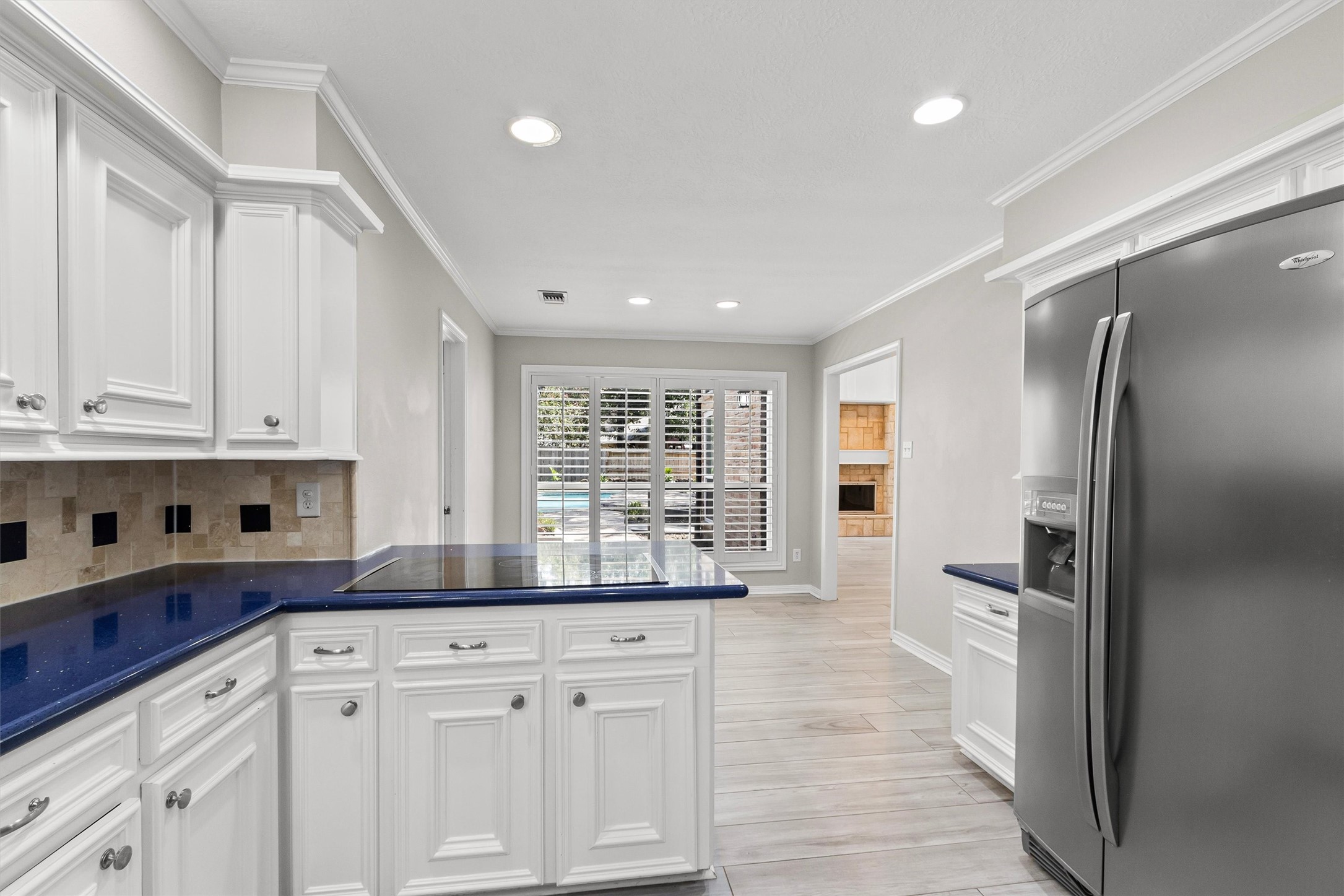 25010 Kingsdown Drive Property Photo 11