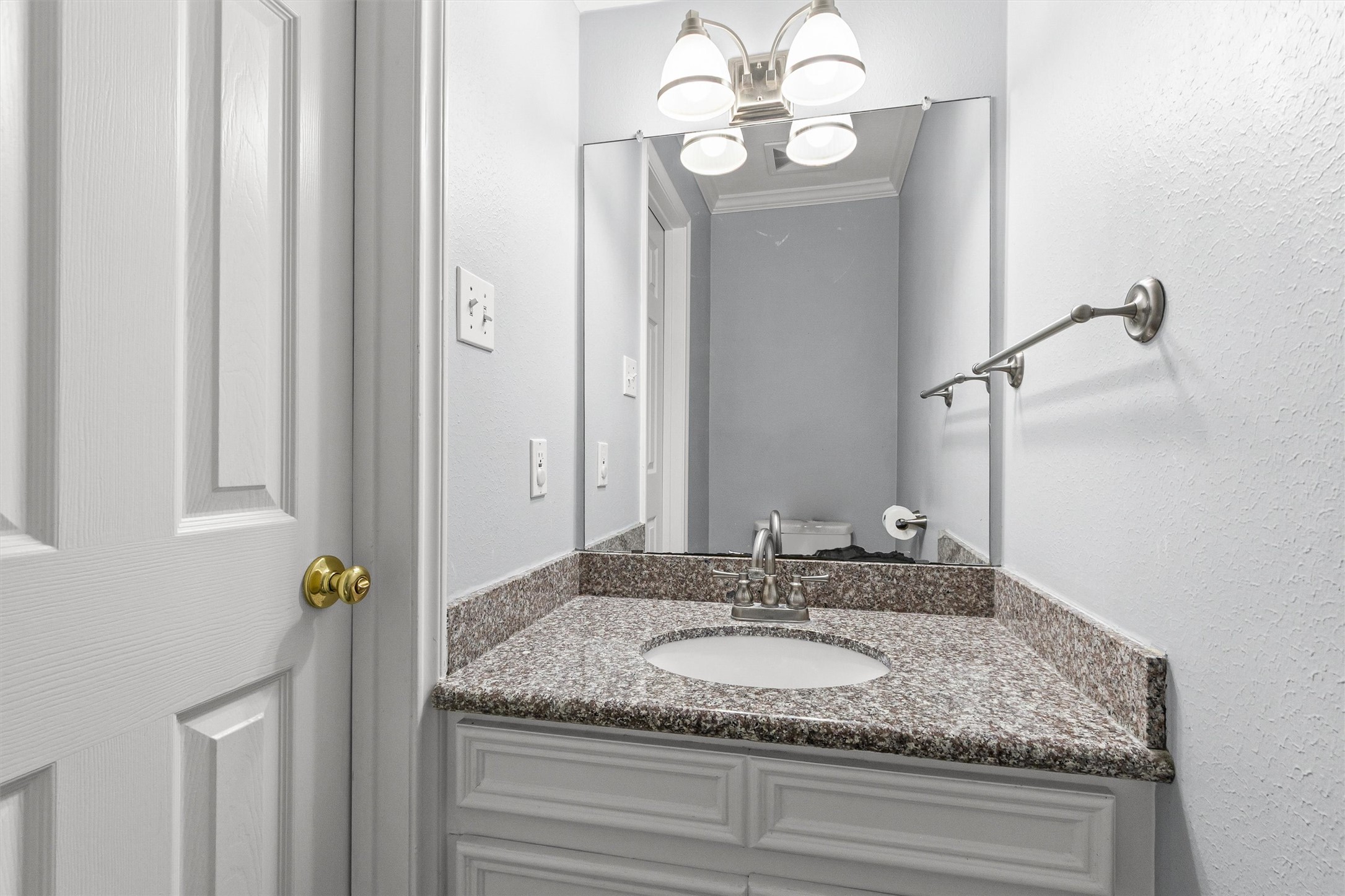 25010 Kingsdown Drive Property Photo 13