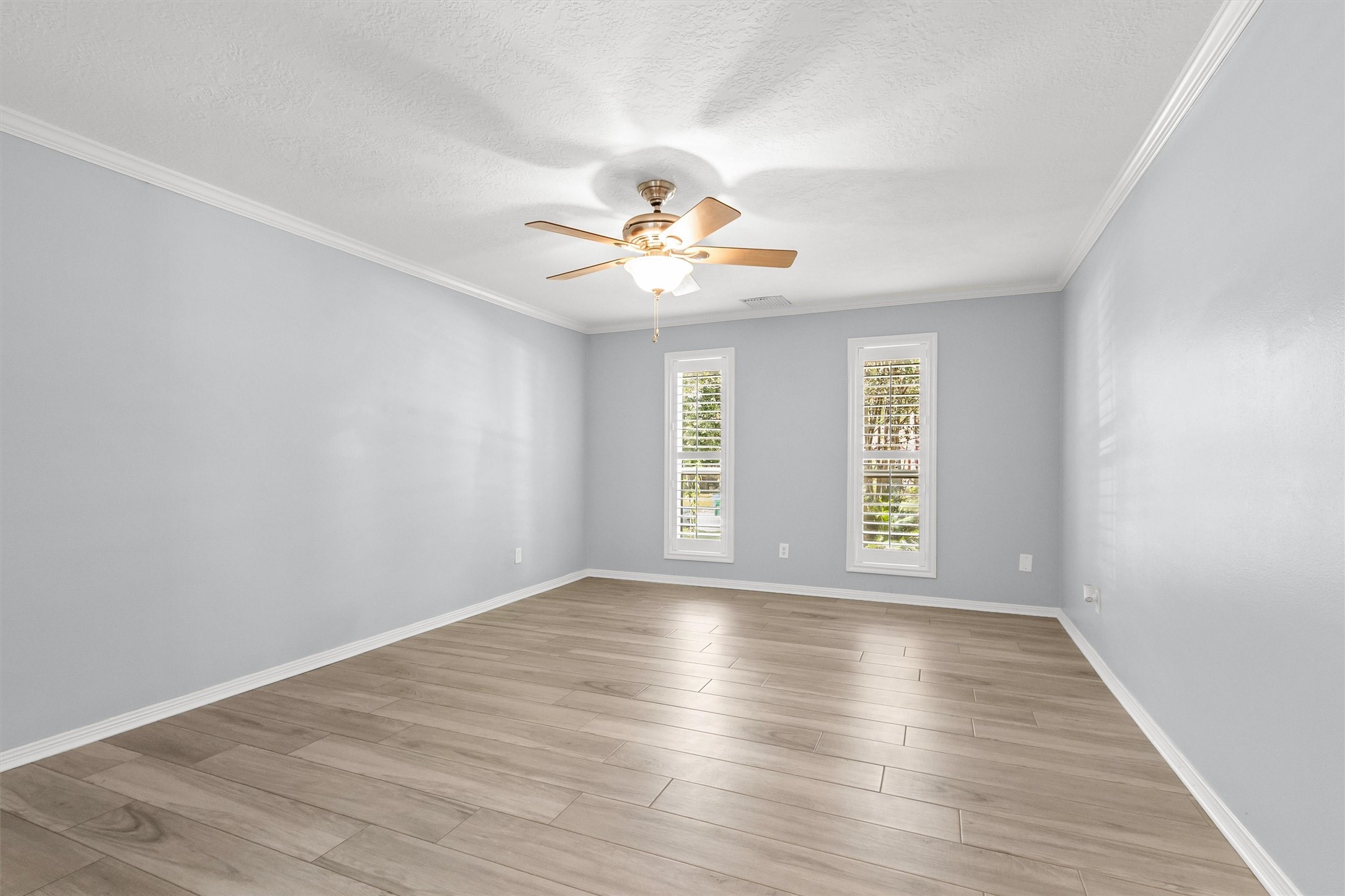 25010 Kingsdown Drive Property Photo 14
