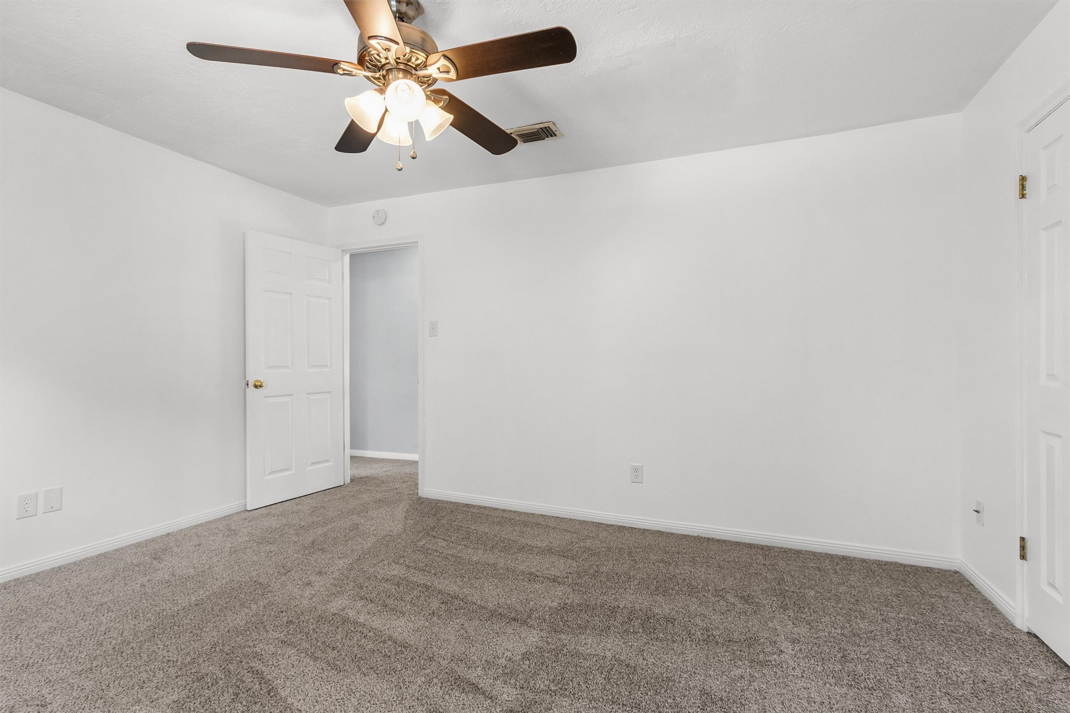 25010 Kingsdown Drive Property Photo 18