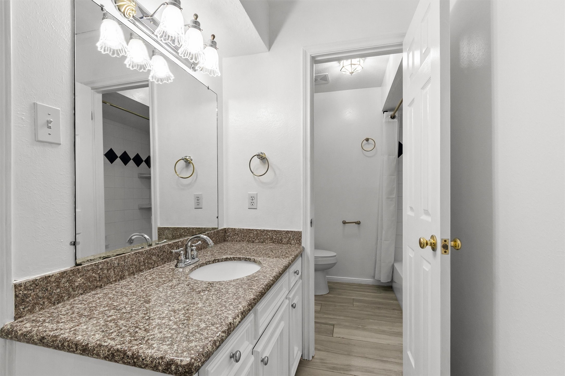 25010 Kingsdown Drive Property Photo 19