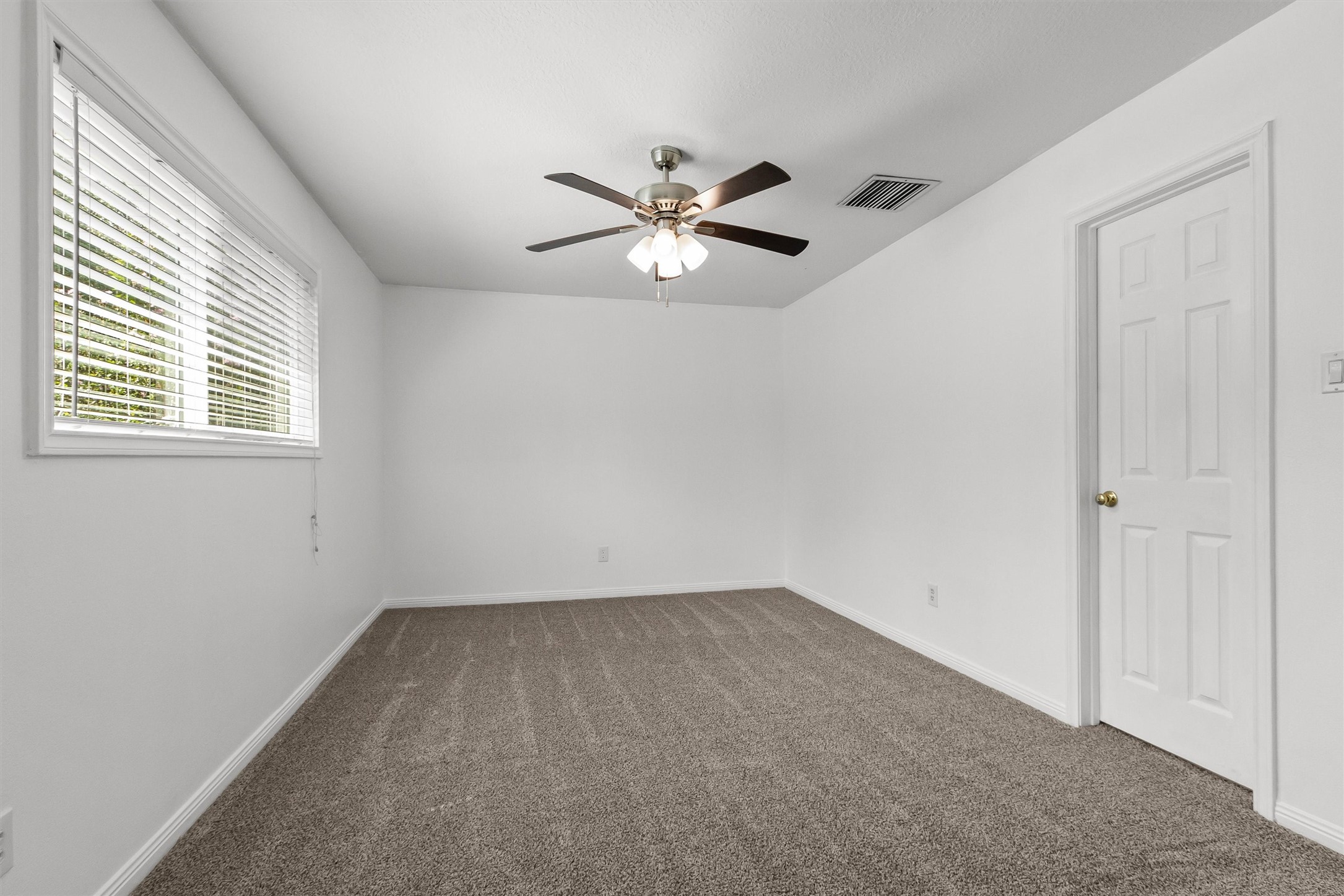 25010 Kingsdown Drive Property Photo 21