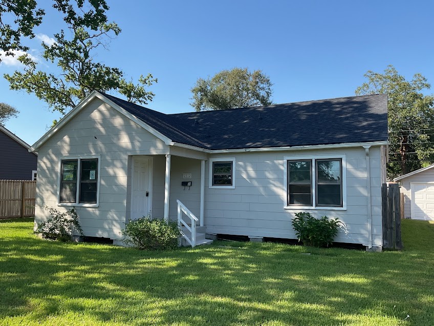 2302 Oaklawn Drive Property Photo 1