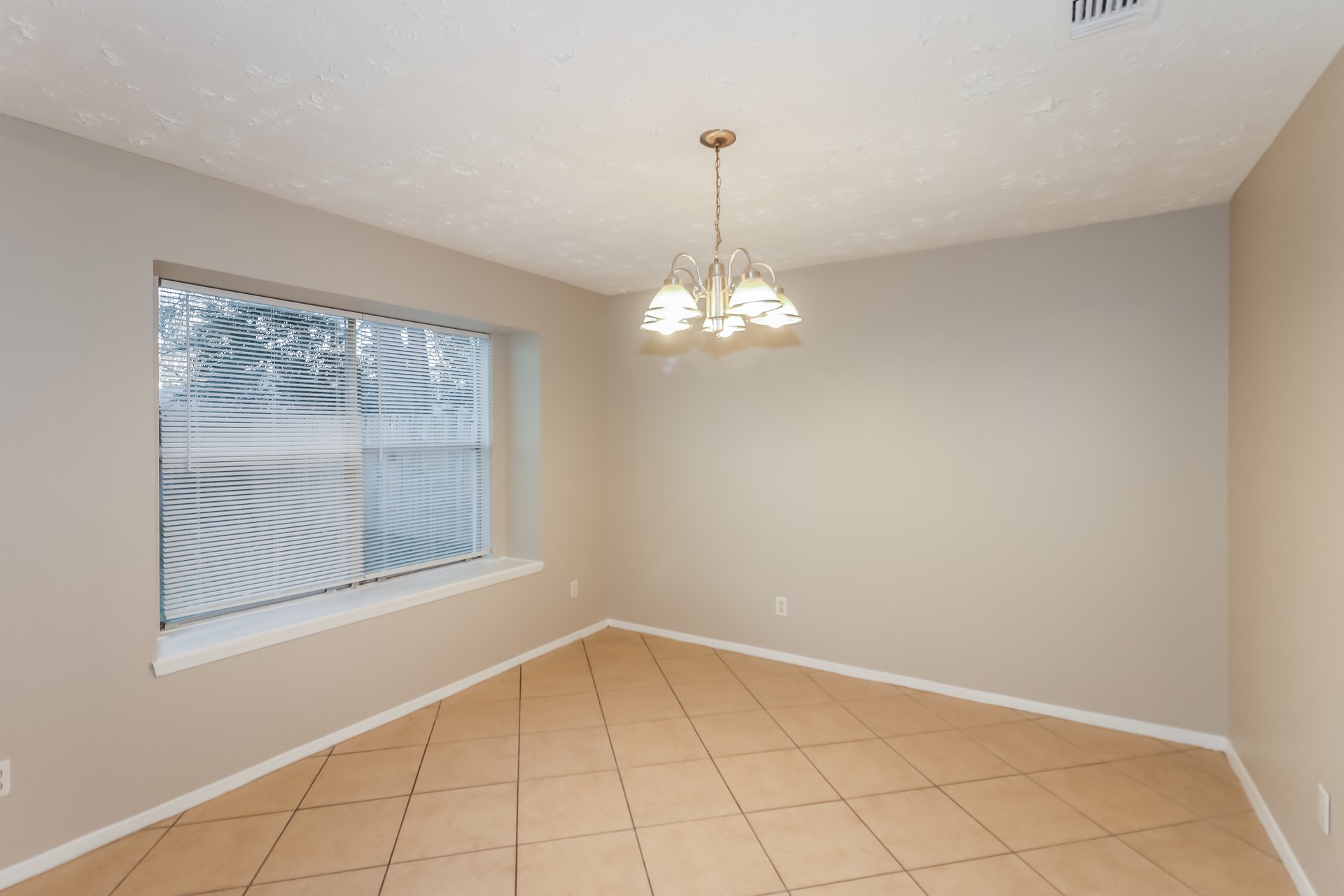 20202 Big Timber Court Property Photo 5