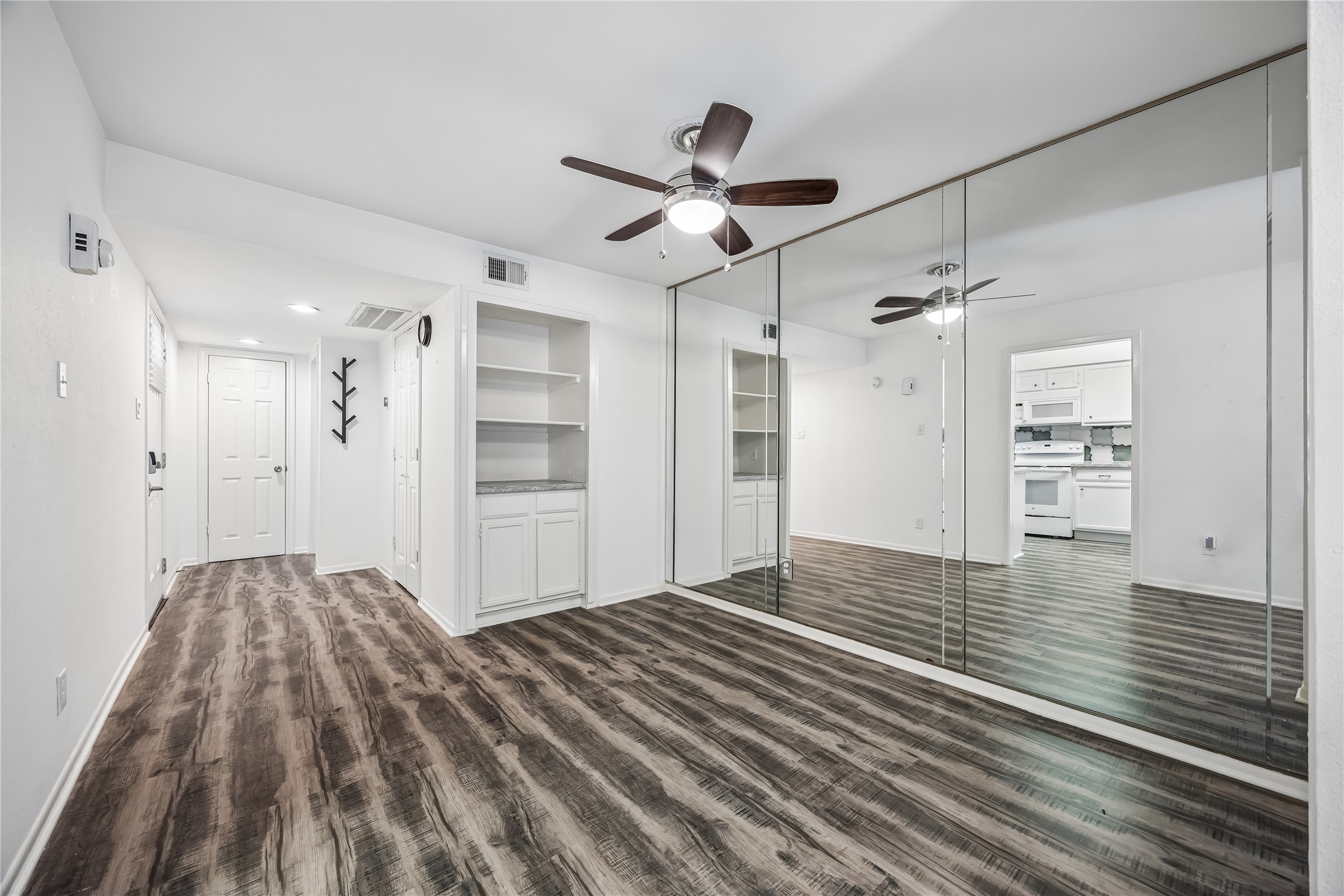 763 Bering Drive B Property Photo 4