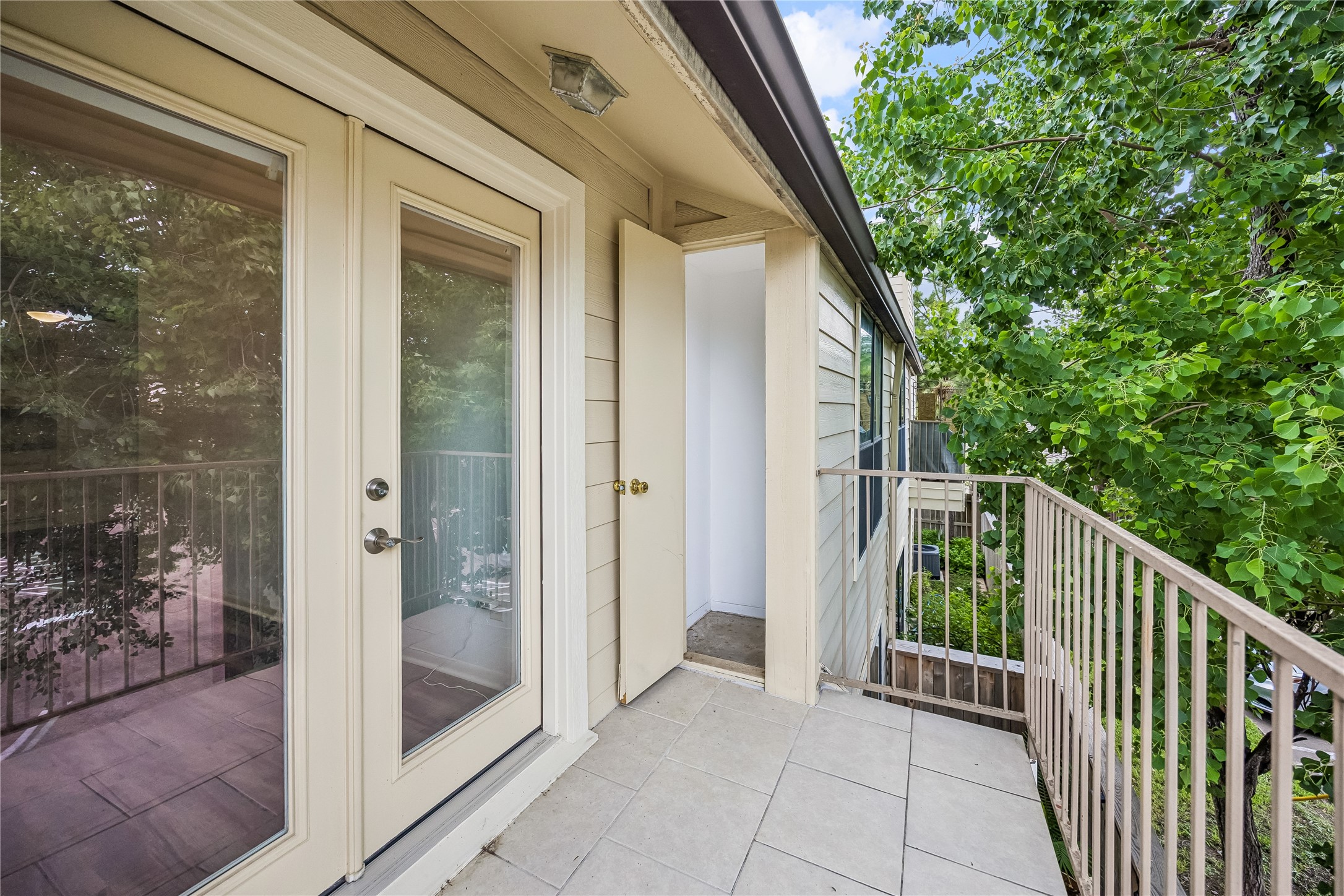 763 Bering Drive B Property Photo 11