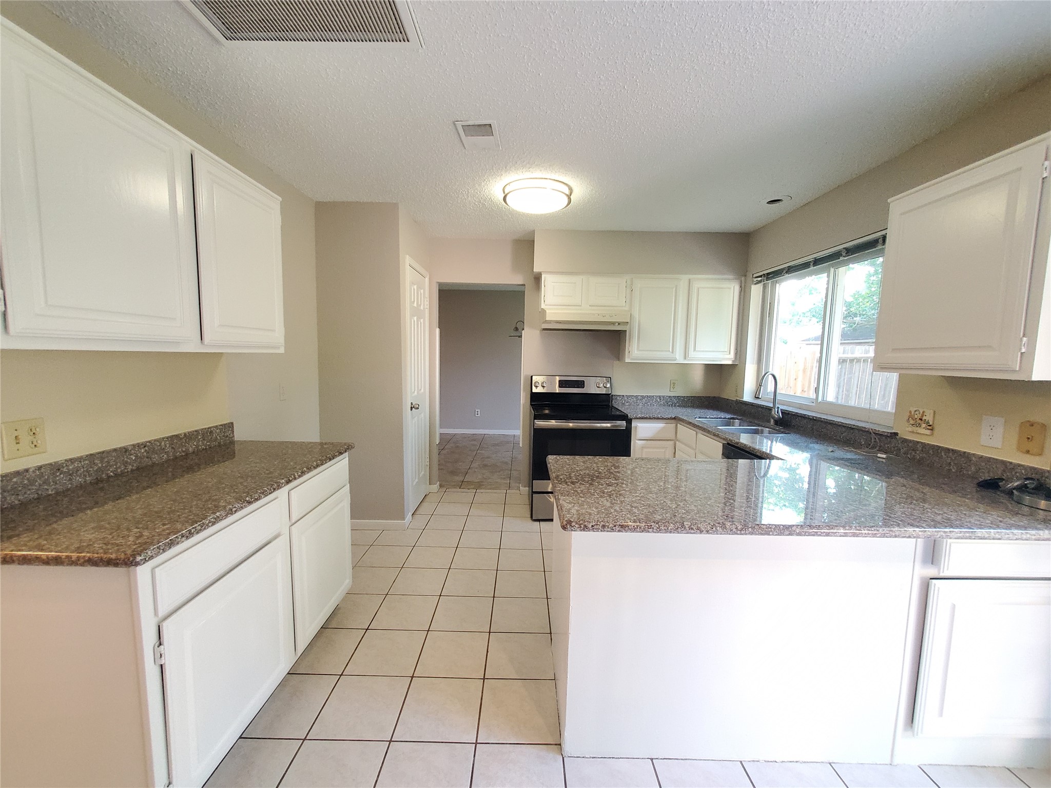 3323 Green Fields Drive Property Photo 2