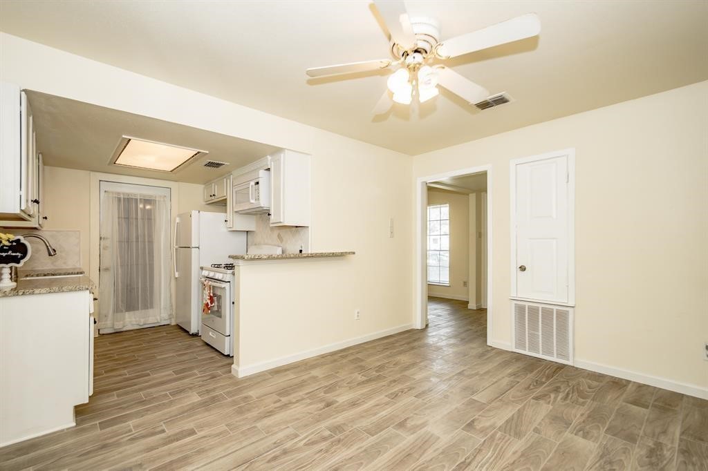 12106 Pompton Drive Property Photo 5