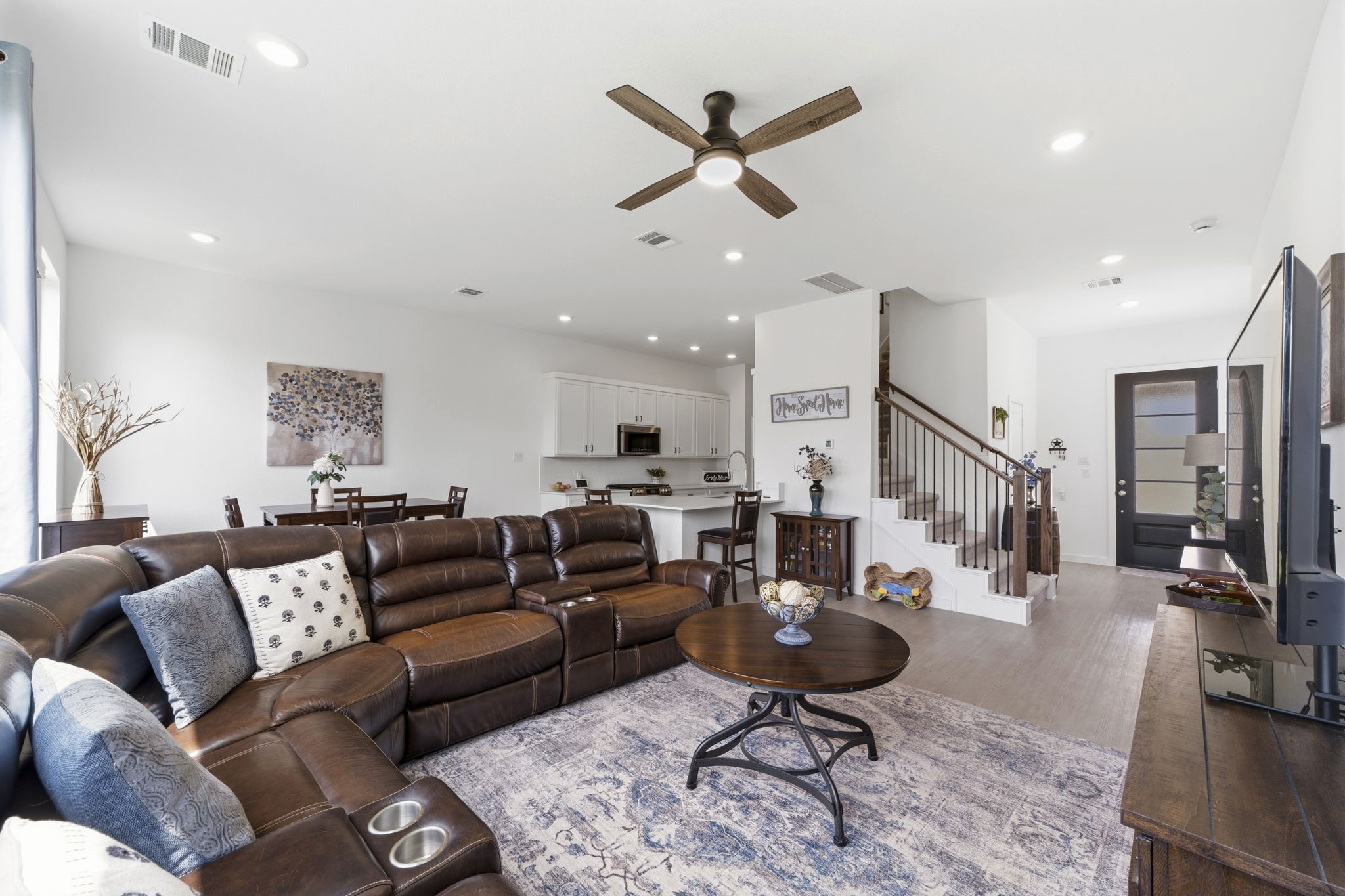 21235 Doubtful Canyon Drive Property Photo 8