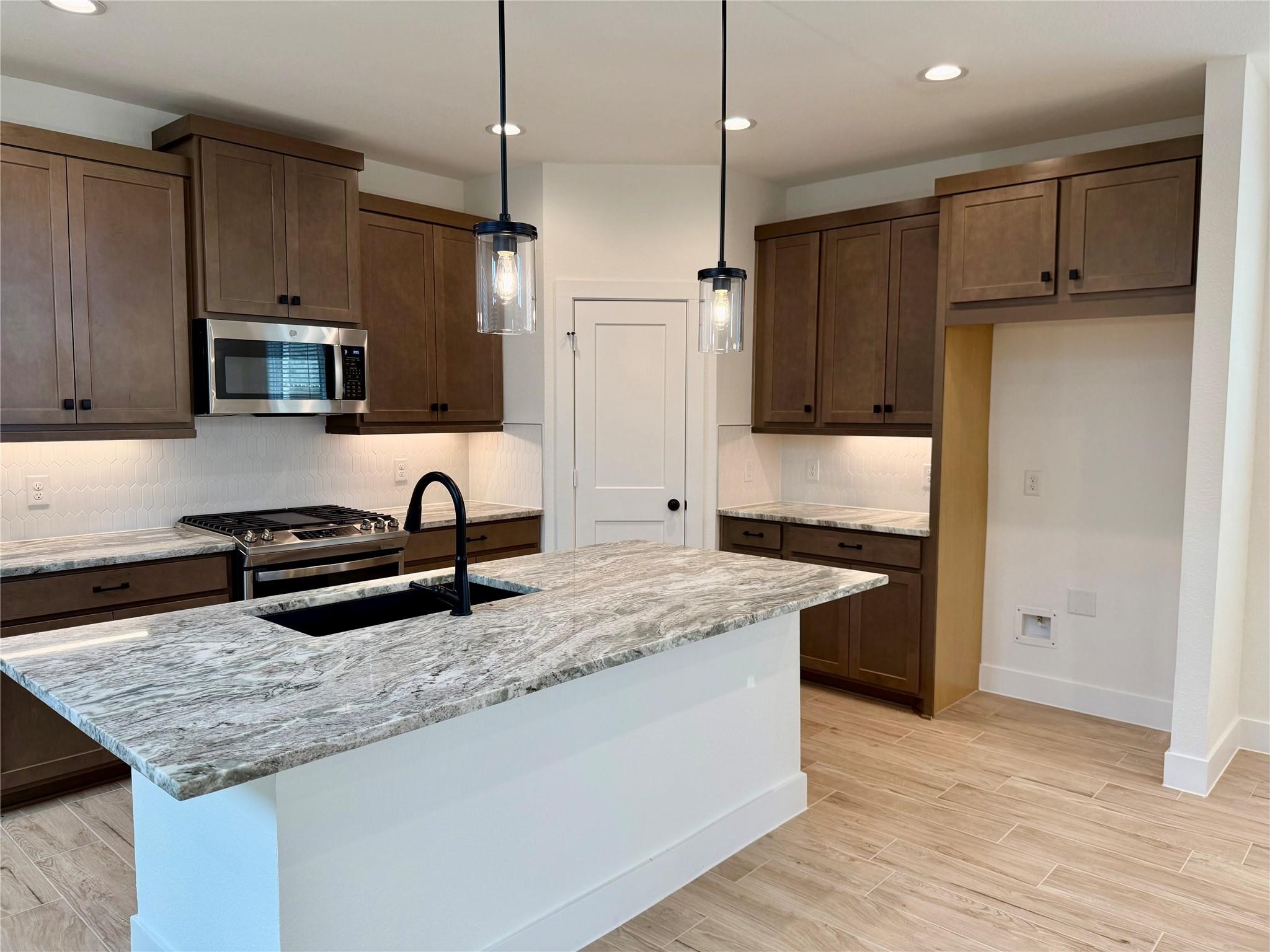 10508 Wild Rice Property Photo 4
