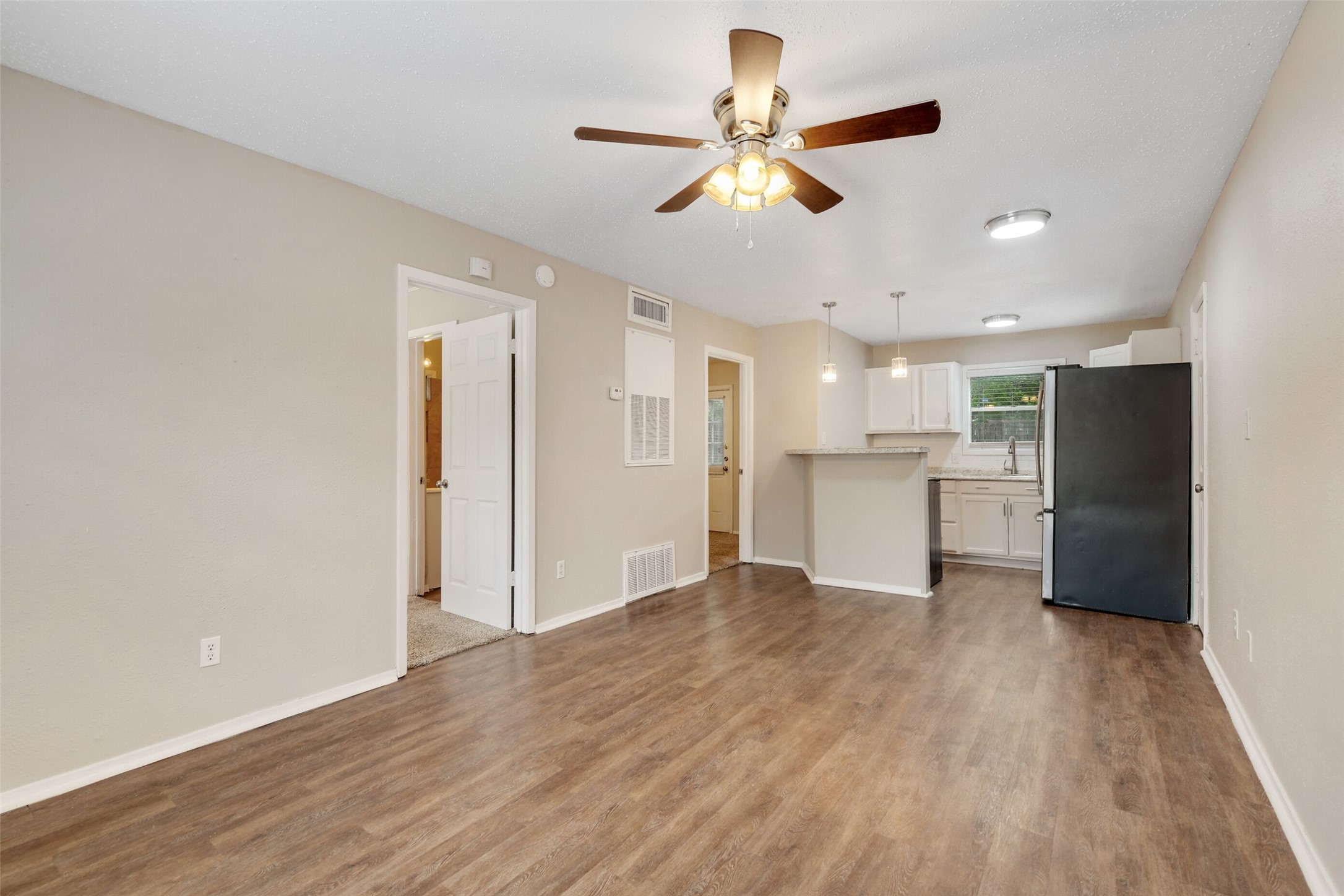 1509 Broadmoor Drive D Property Photo 4