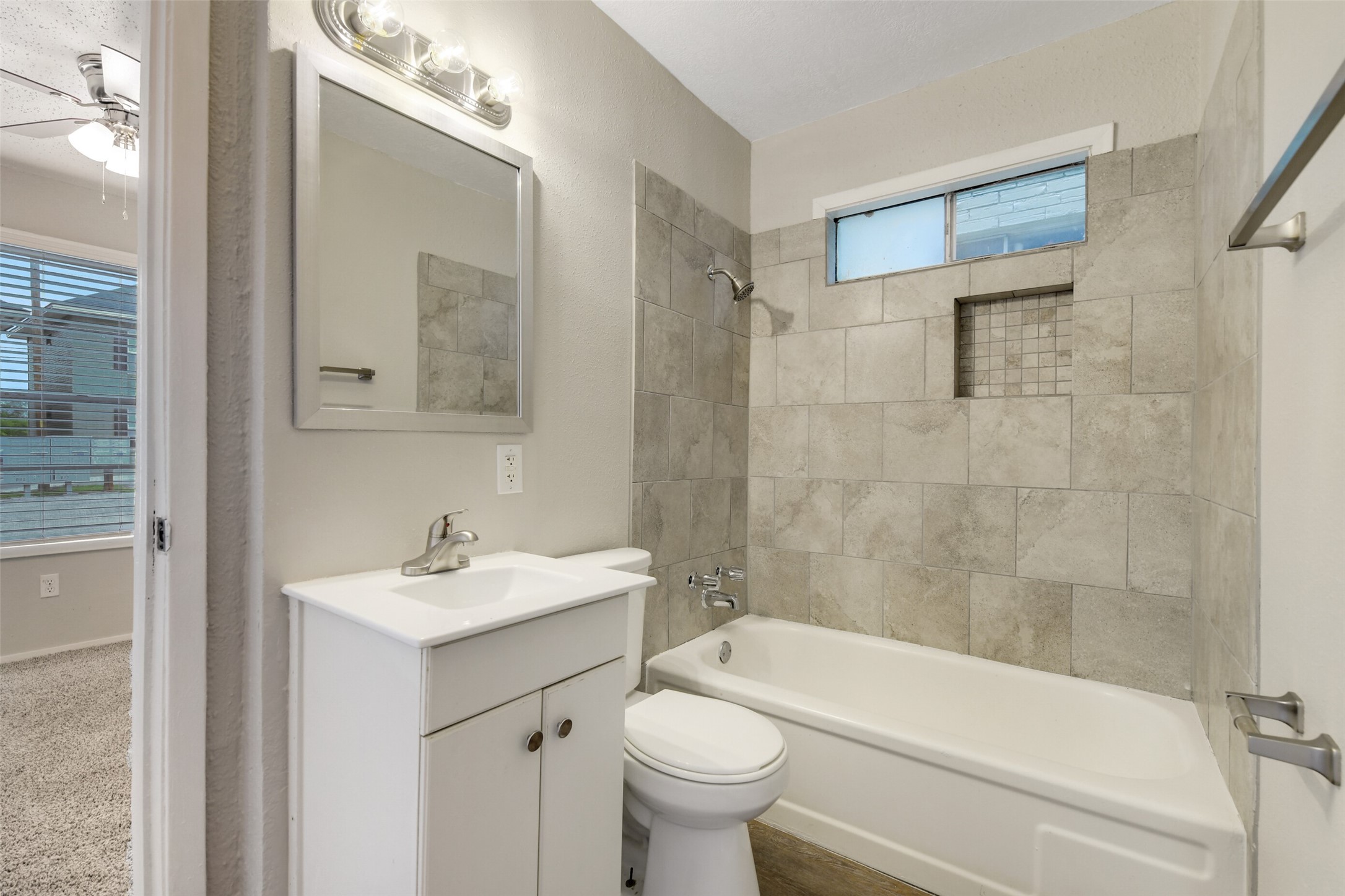1509 Broadmoor Drive D Property Photo 5