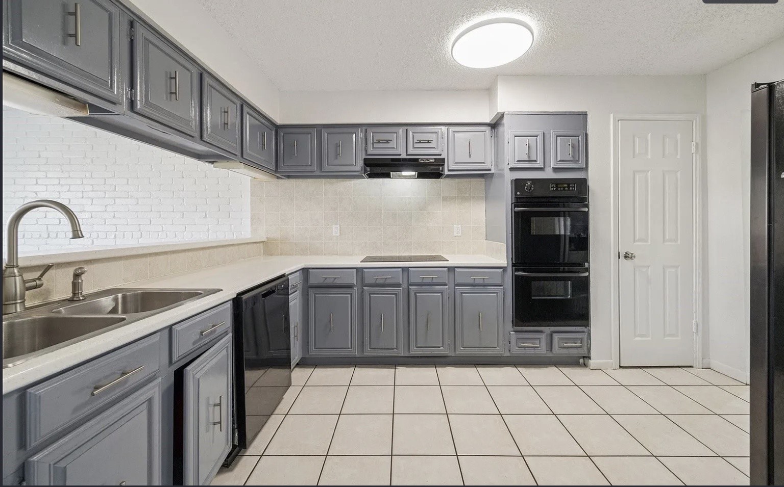 2223 Par Lane Property Photo 2