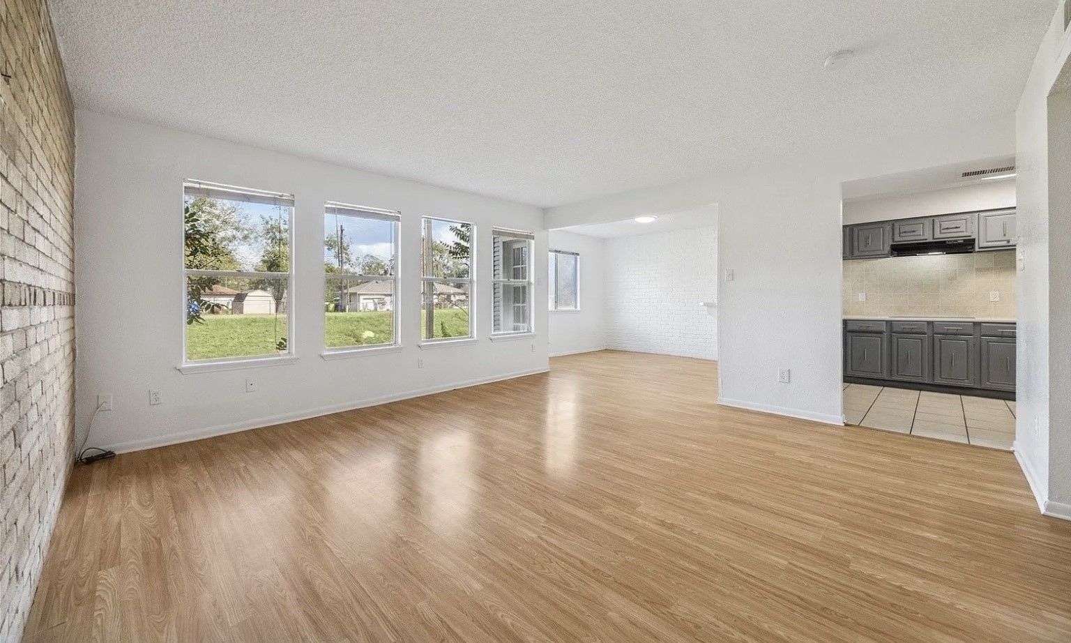 2223 Par Lane Property Photo 4