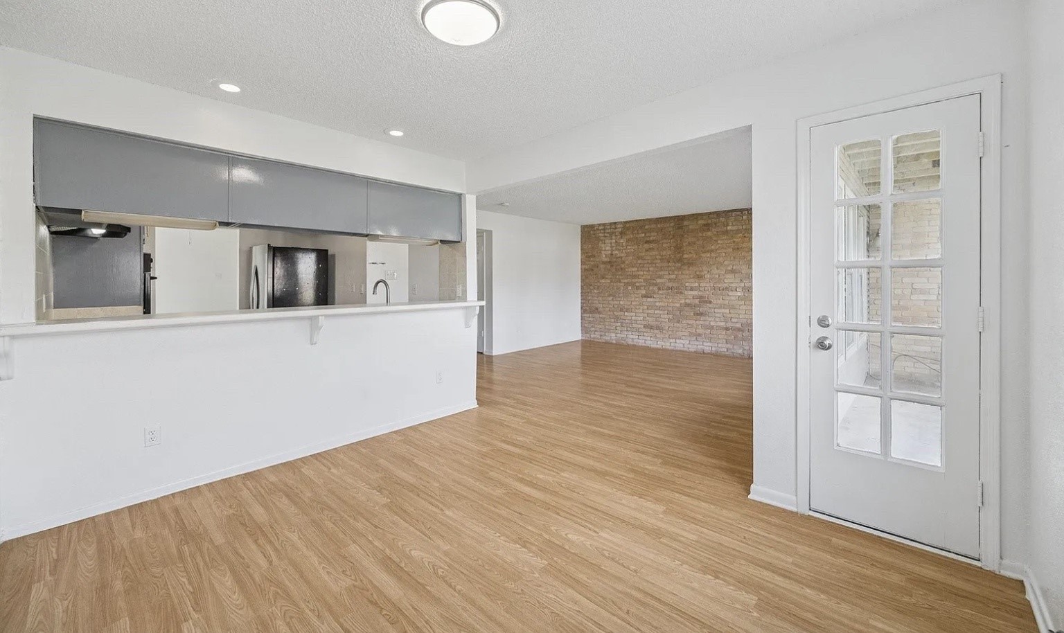 2223 Par Lane Property Photo 7
