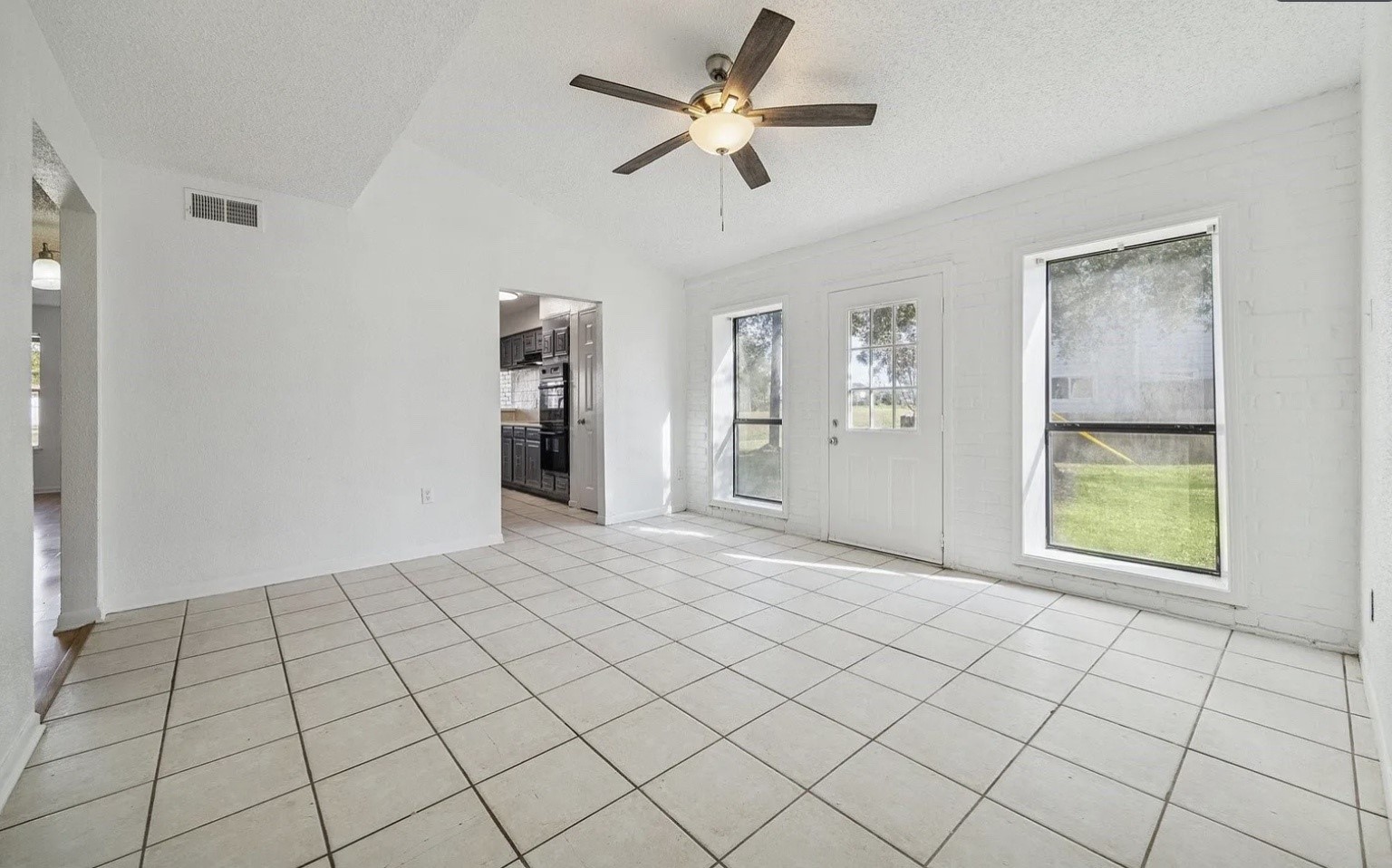 2223 Par Lane Property Photo 9