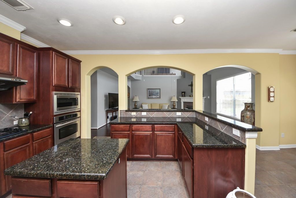 12815 Dadebrook Court Property Photo 5