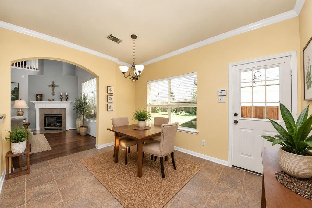 12815 Dadebrook Court Property Photo 7