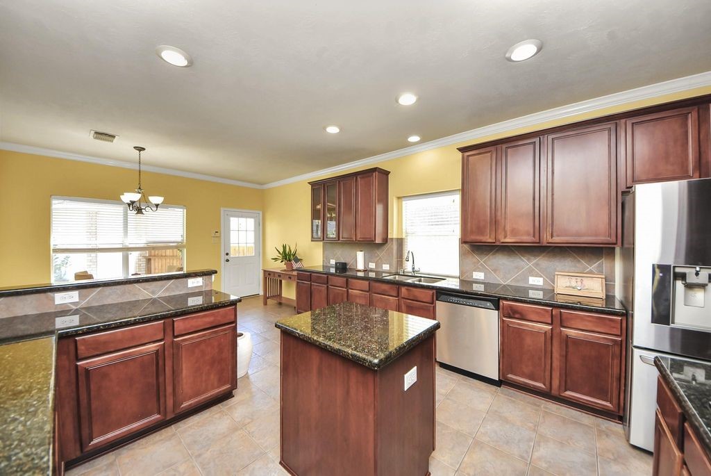 12815 Dadebrook Court Property Photo 8