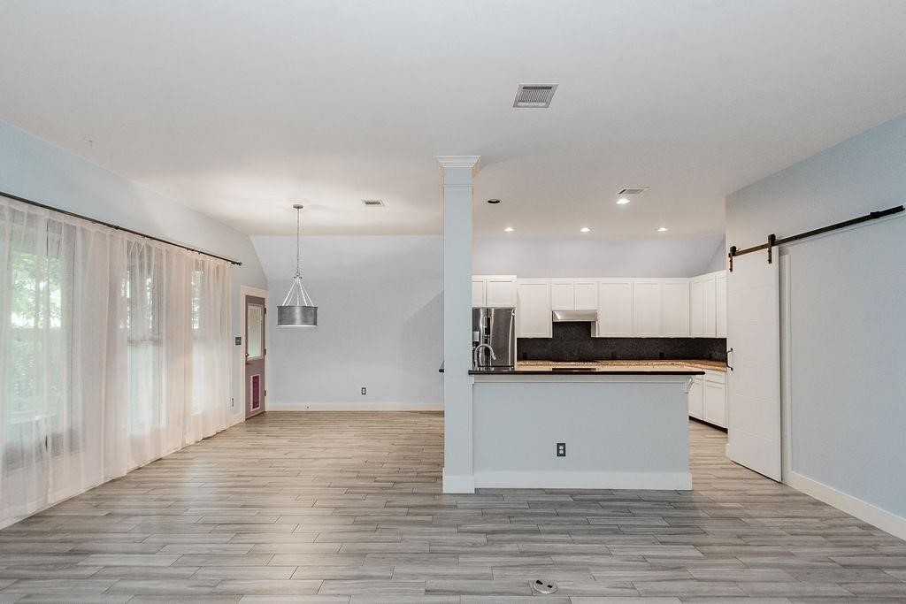 2306 Coleridge Court Property Photo 14