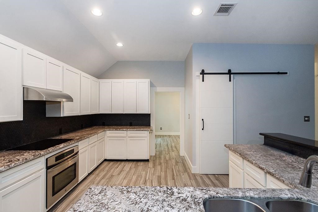 2306 Coleridge Court Property Photo 15