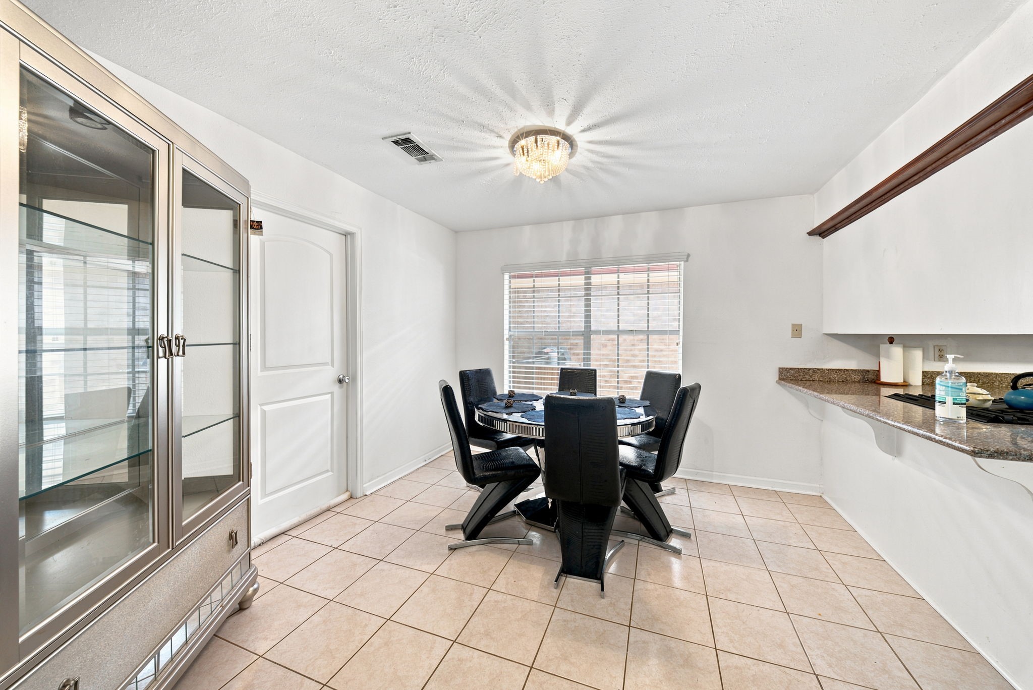 2314 Verhalen Avenue Property Photo 6