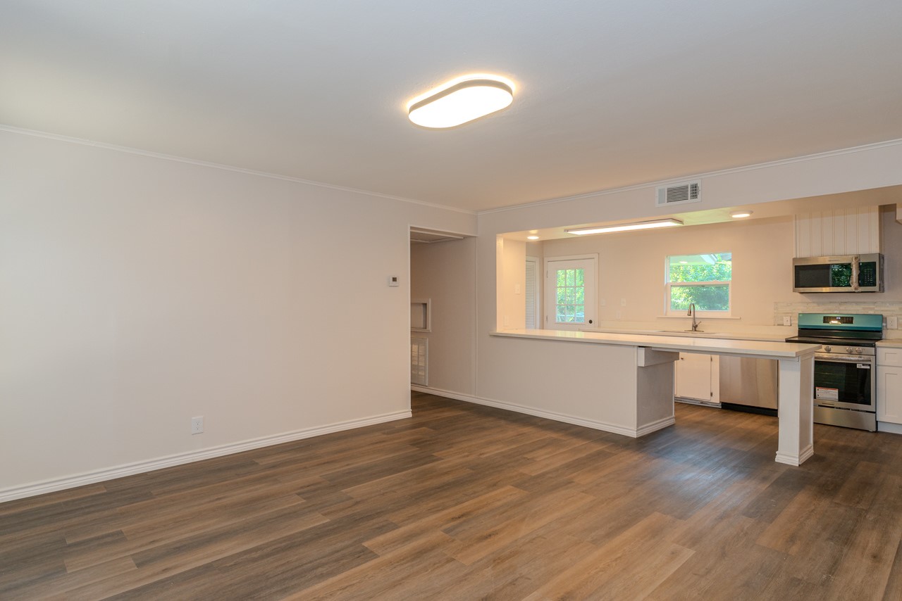 3825 Buckingham Row Property Photo 6