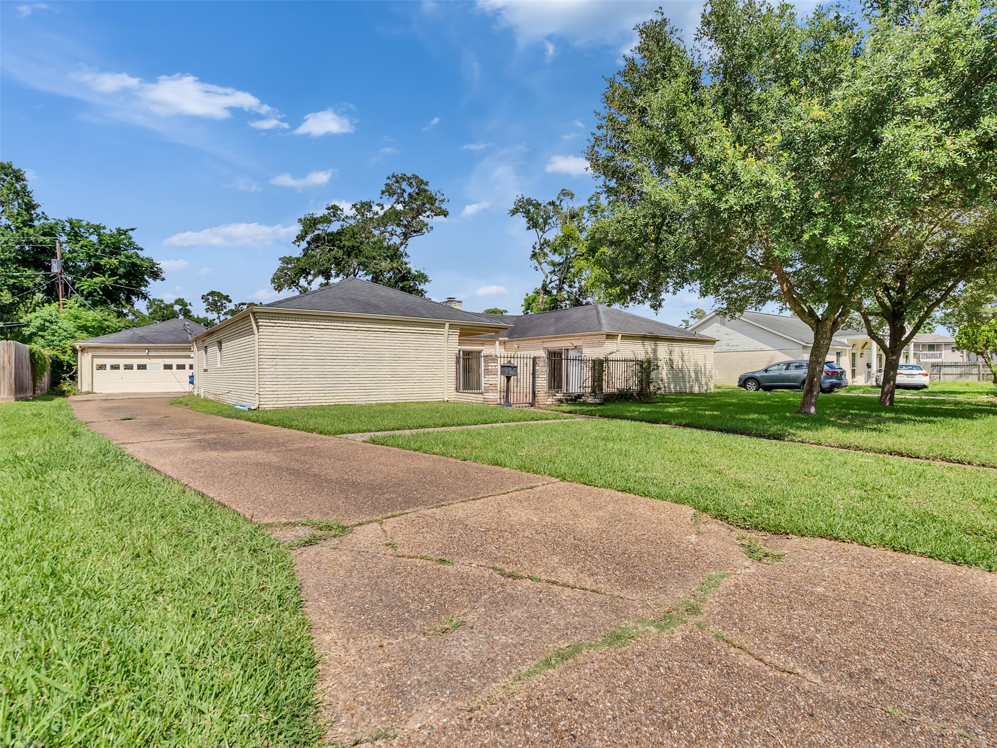 3015 Inwood Drive Property Photo