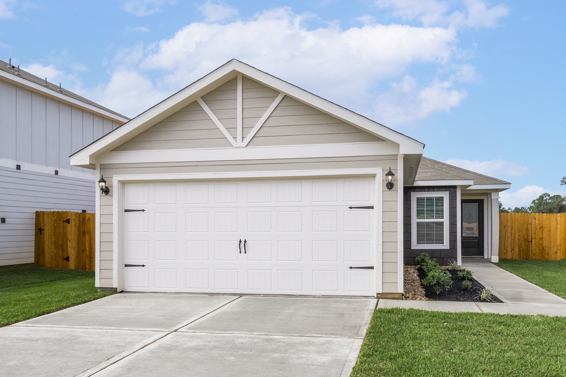 15878 Berry Hill Drive Property Photo 1