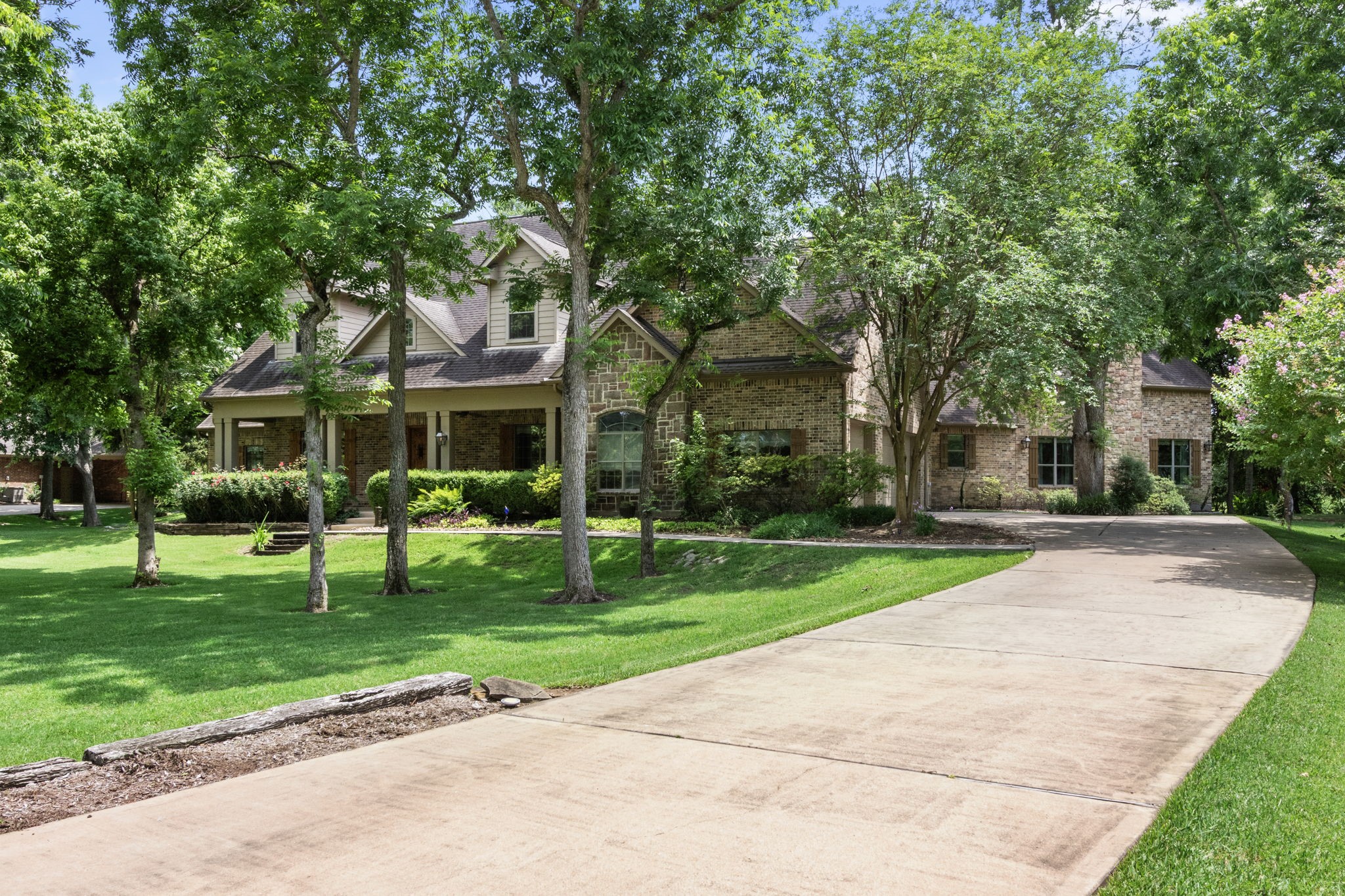 3215 Wellspring Lake Drive Property Photo 1