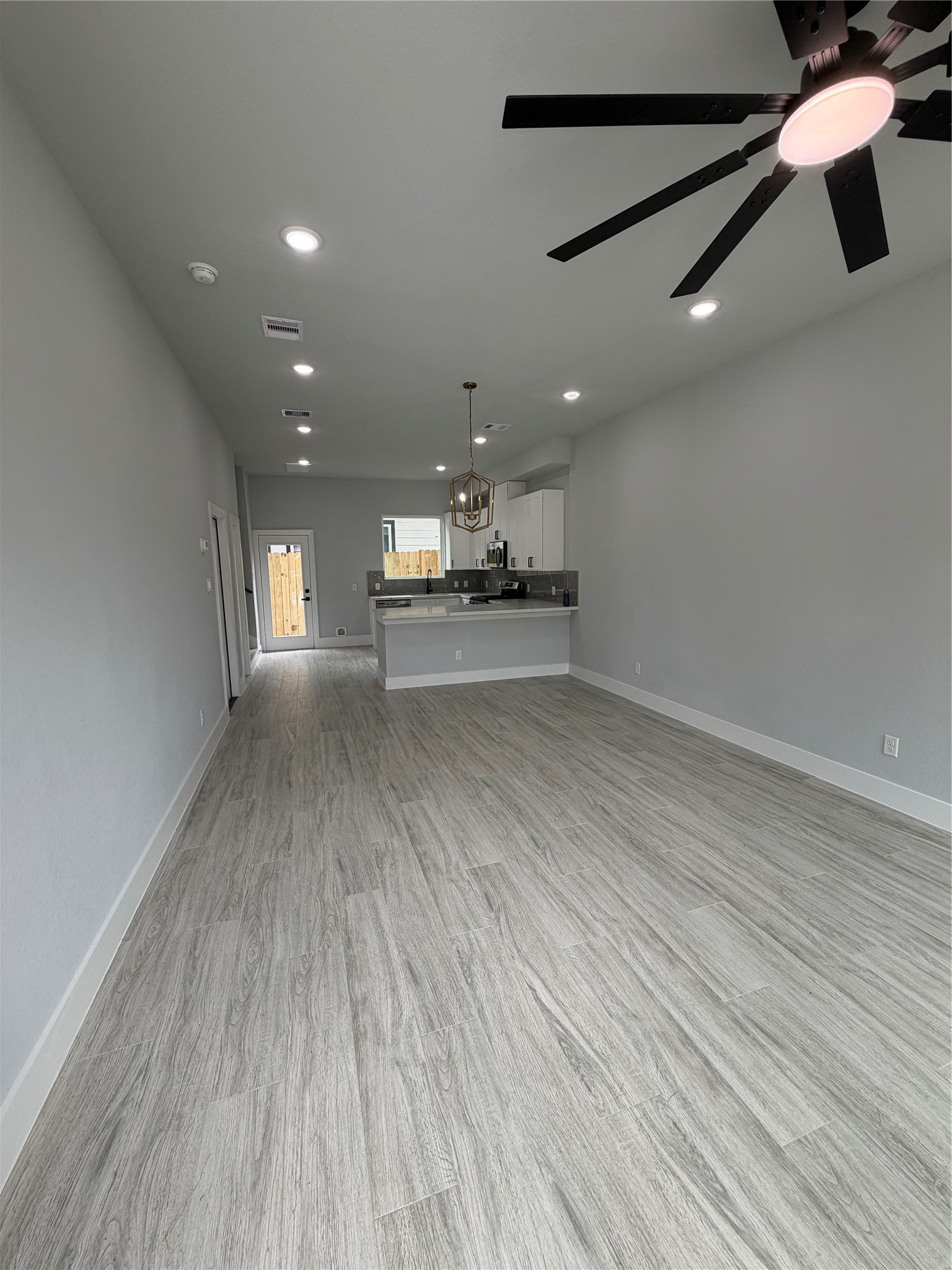 8706 Southview Street Property Photo 3