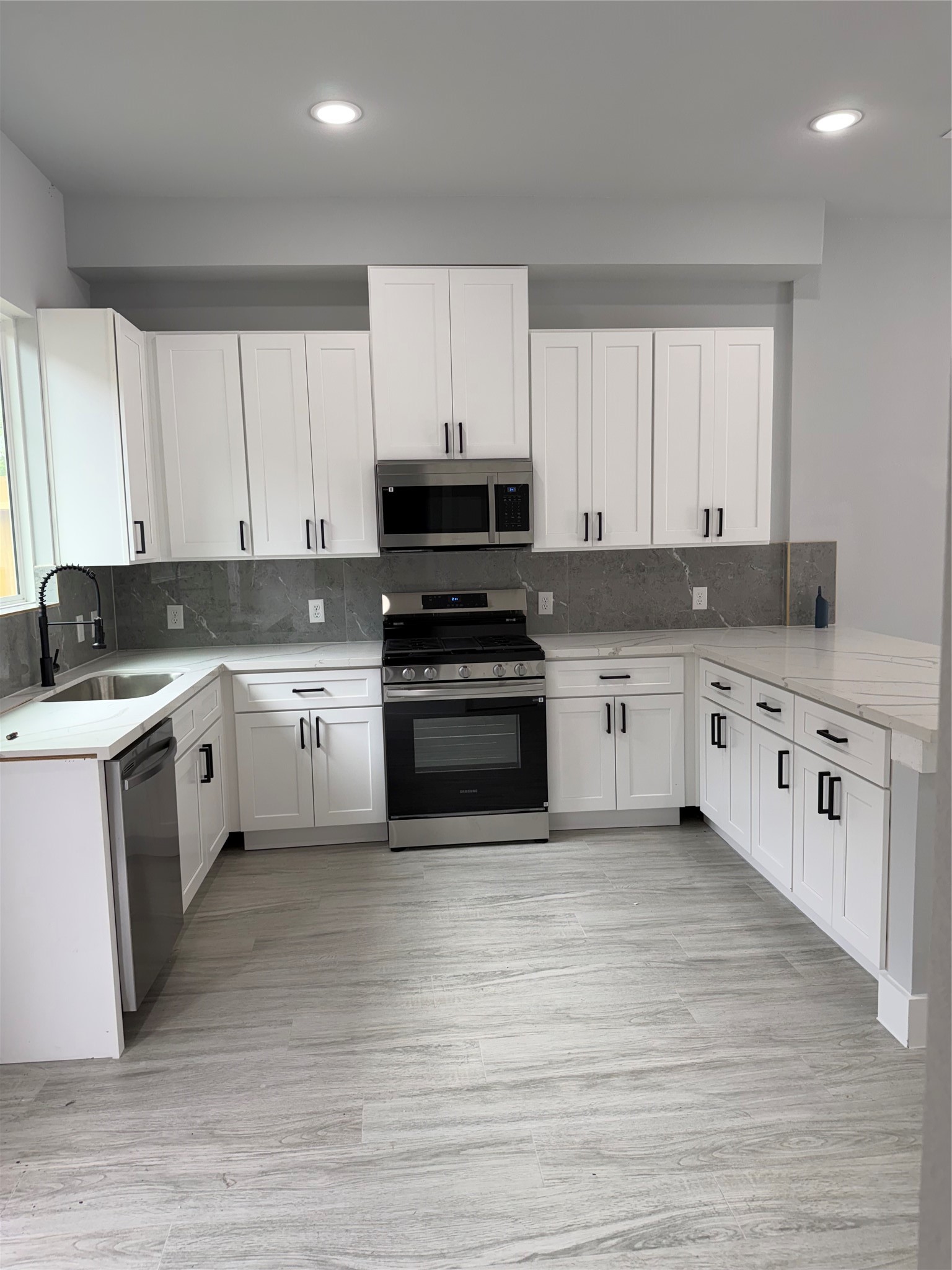 8706 Southview Street Property Photo 4