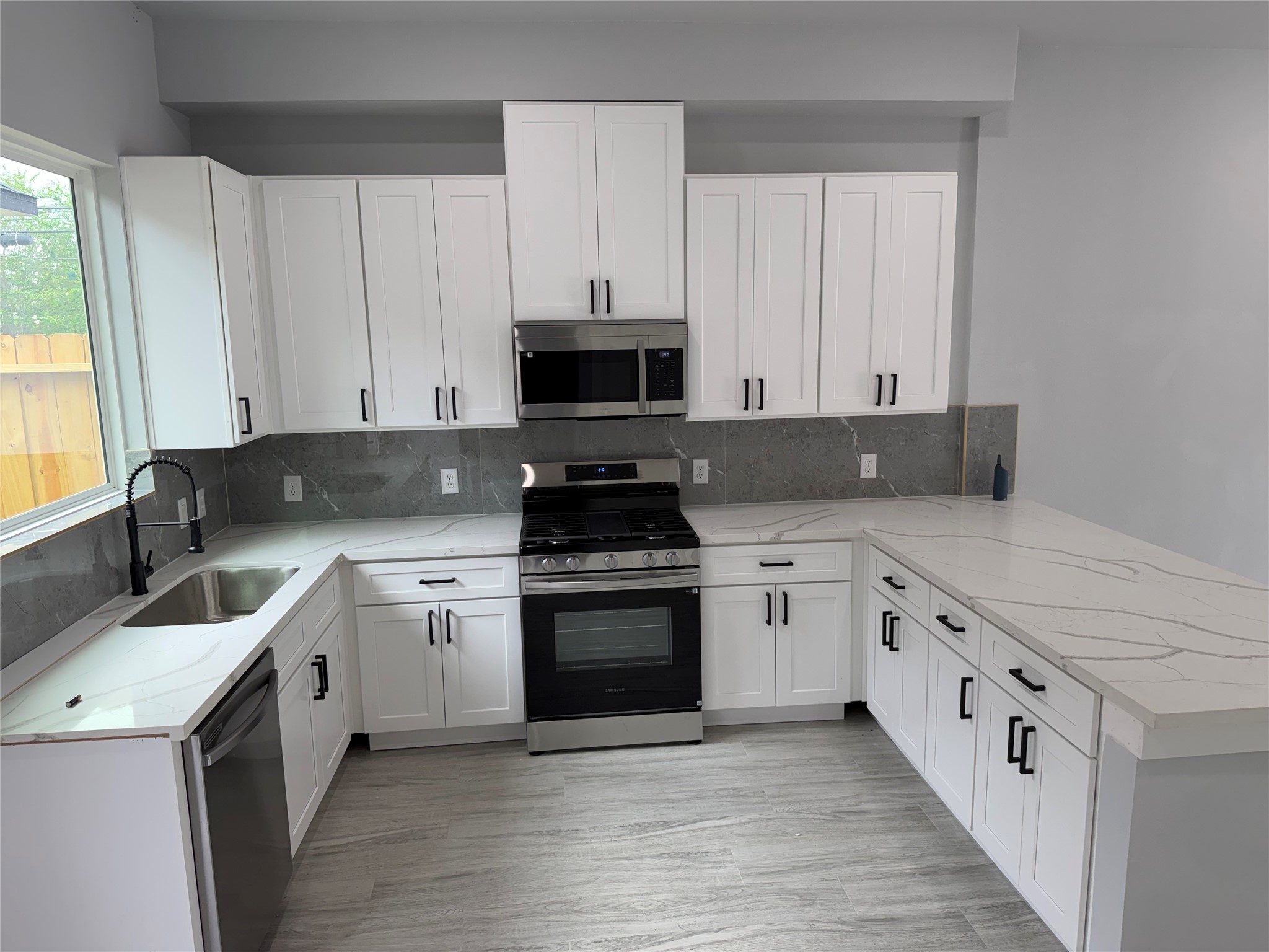 8706 Southview Street Property Photo 5