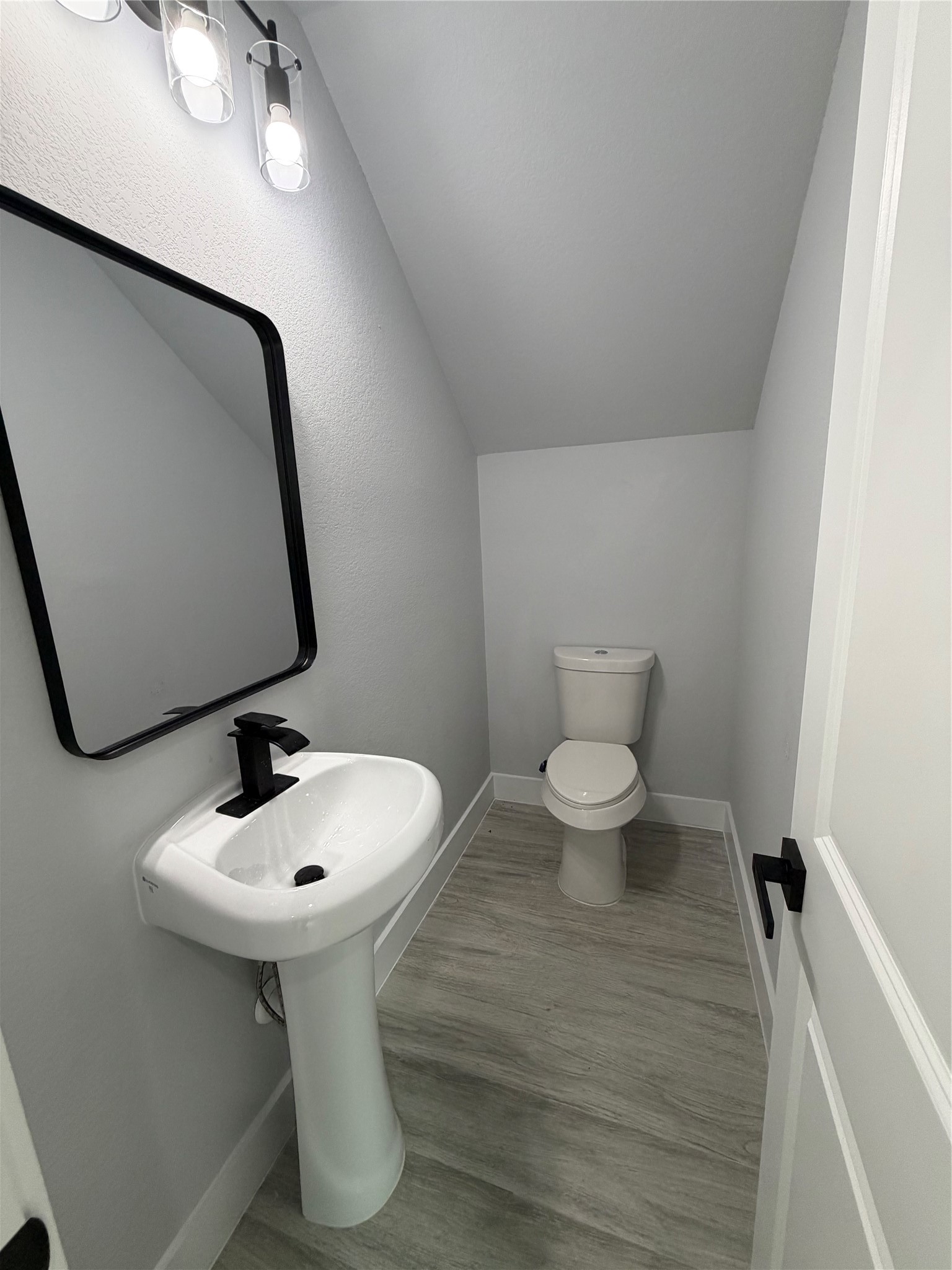 8706 Southview Street Property Photo 6