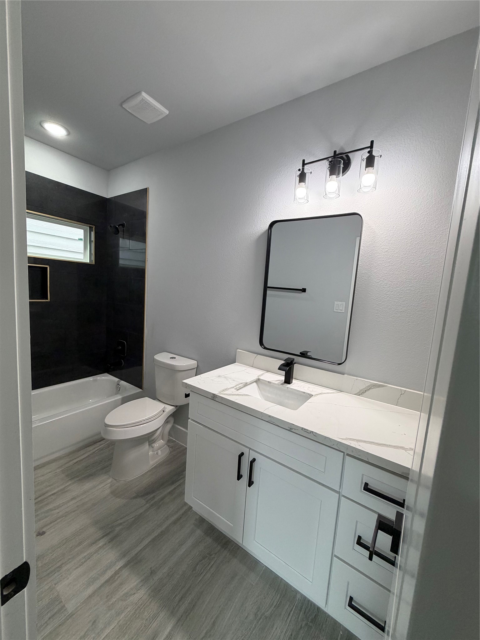 8706 Southview Street Property Photo 12