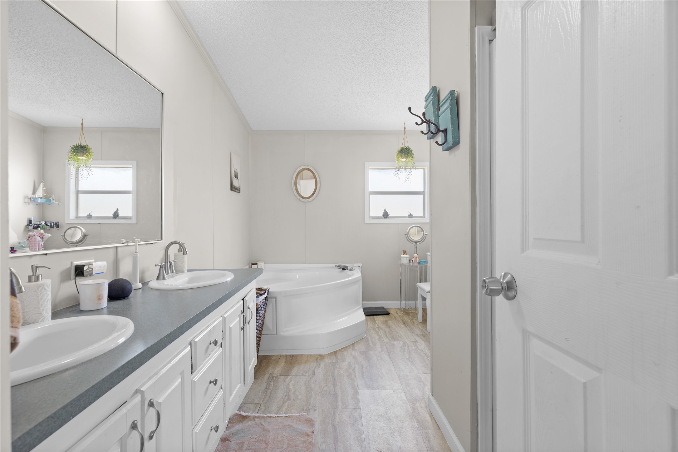 8021 Matthew Stevens Drive Property Photo 8