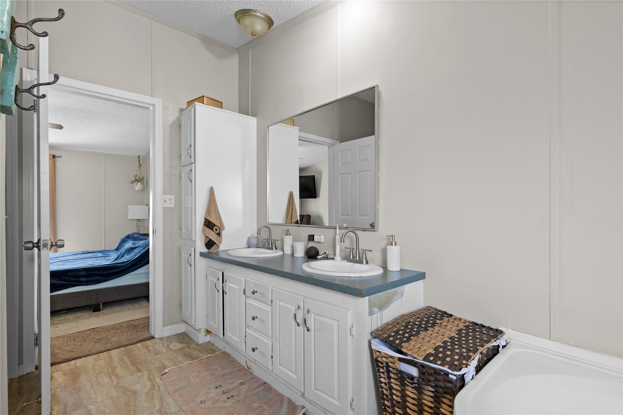 8021 Matthew Stevens Drive Property Photo 10