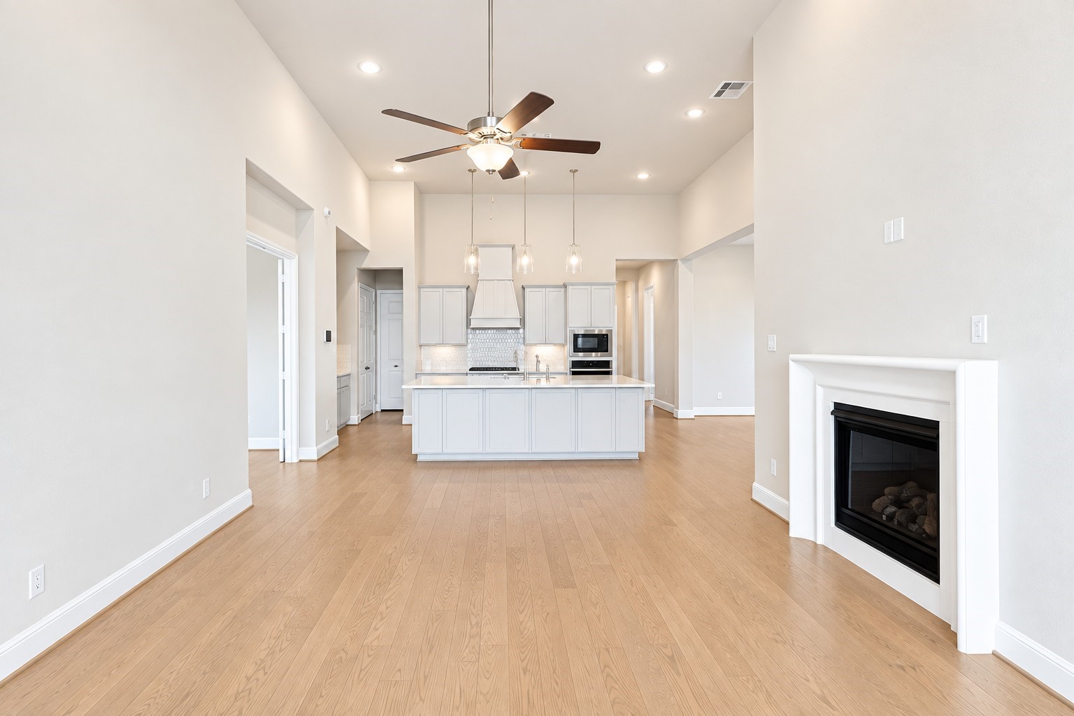 2723 Lakeside Shore Drive Property Photo 4