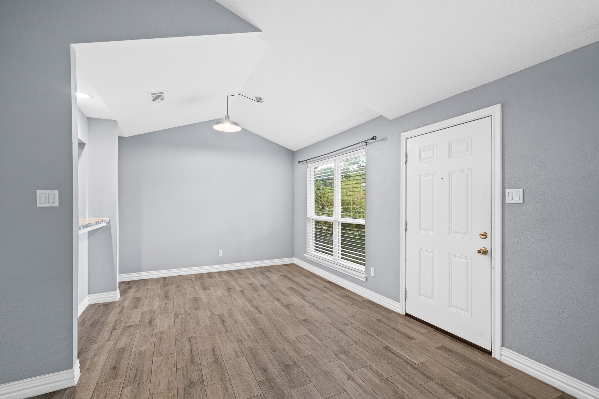 8 Hideaway Drive Property Photo 4