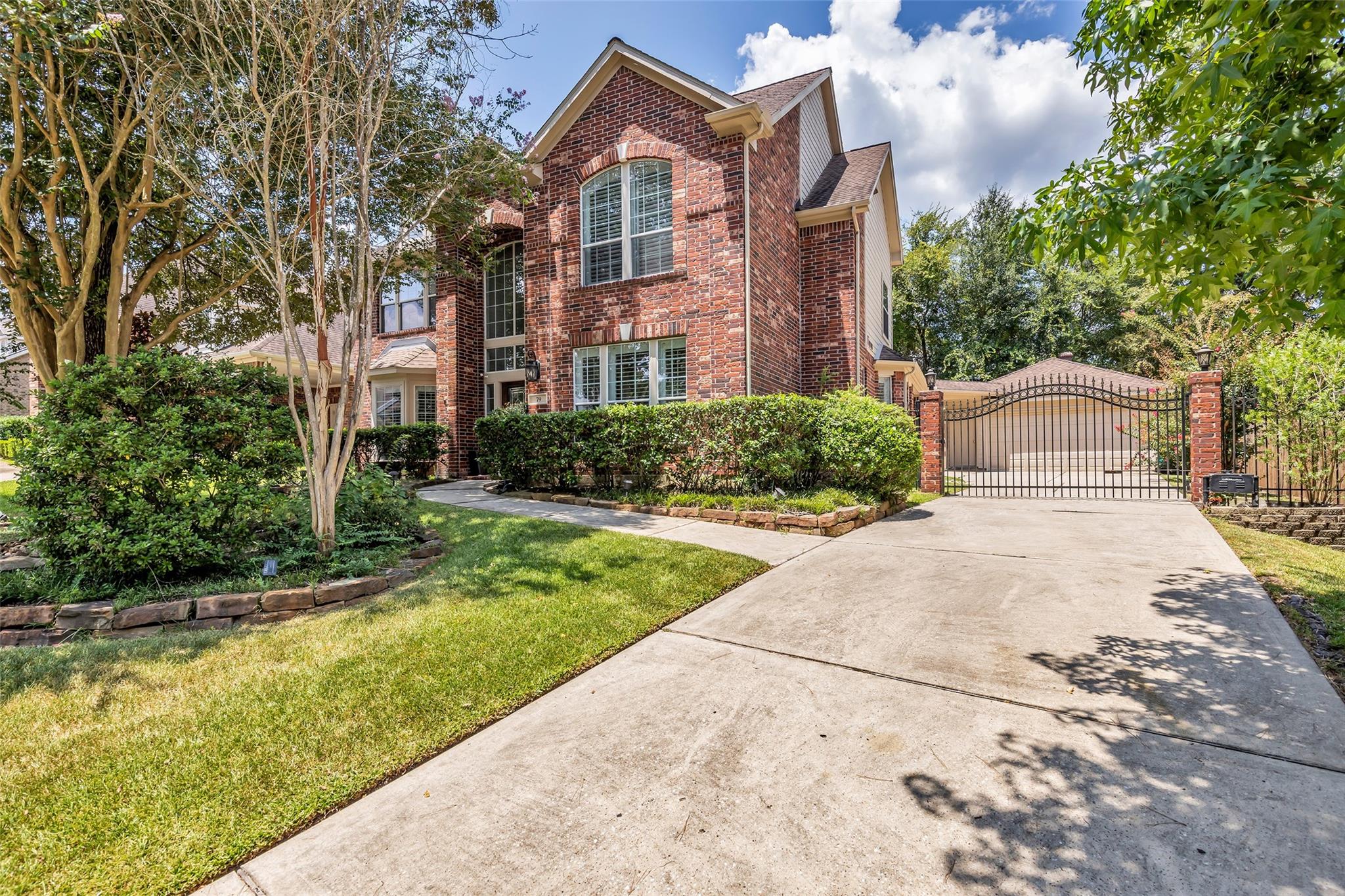 79 W Shale Creek Circle, The Woodlands Tx 77382 Property Photo 3