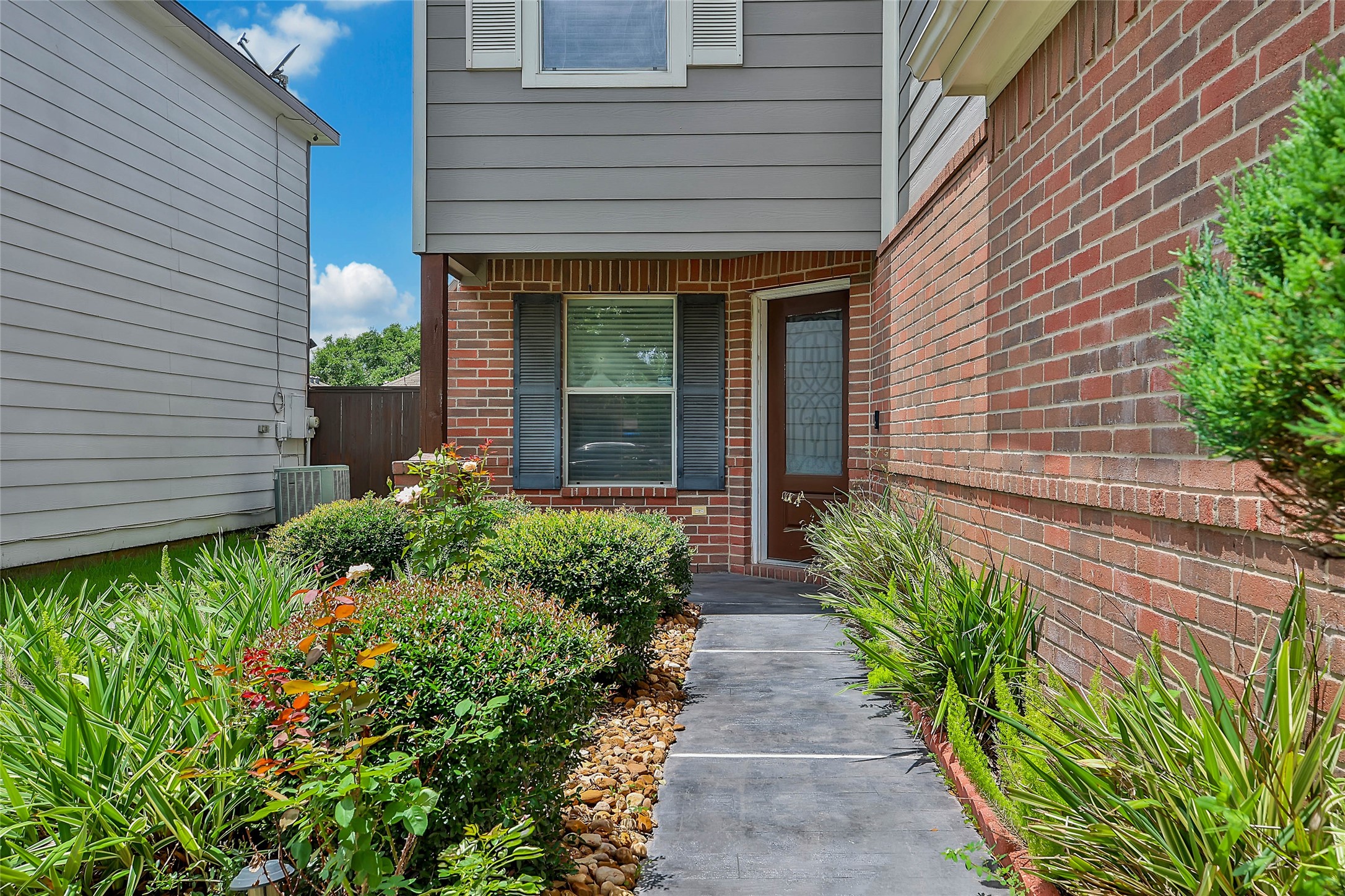 711 Remwick Dr Property Photo 3