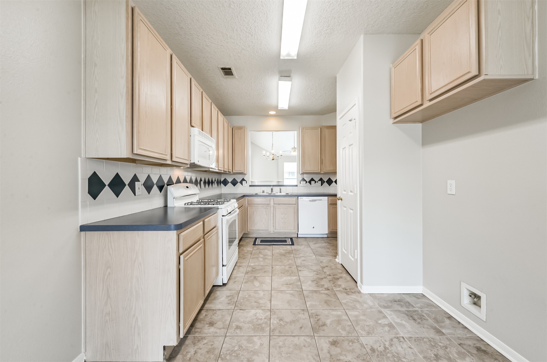 2907 Eagle Point Trail Drive Property Photo 6