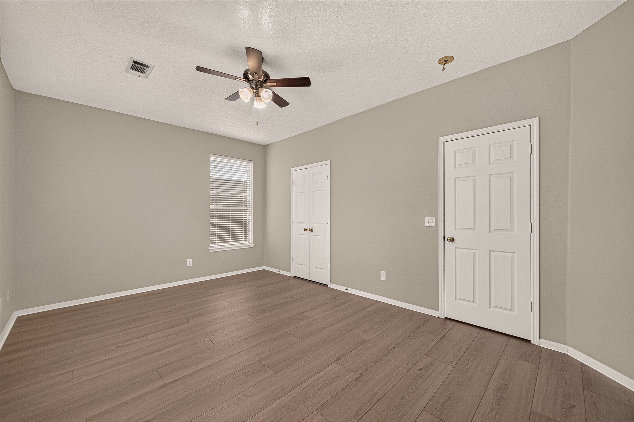 2907 Eagle Point Trail Drive Property Photo 11