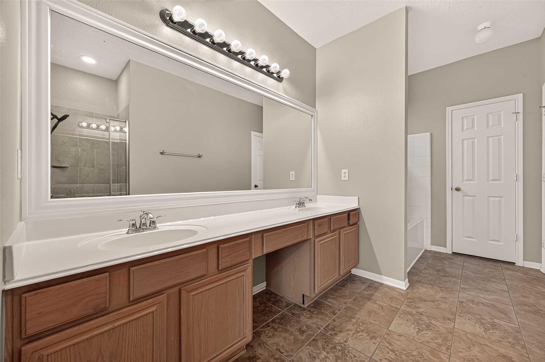 2907 Eagle Point Trail Drive Property Photo 13