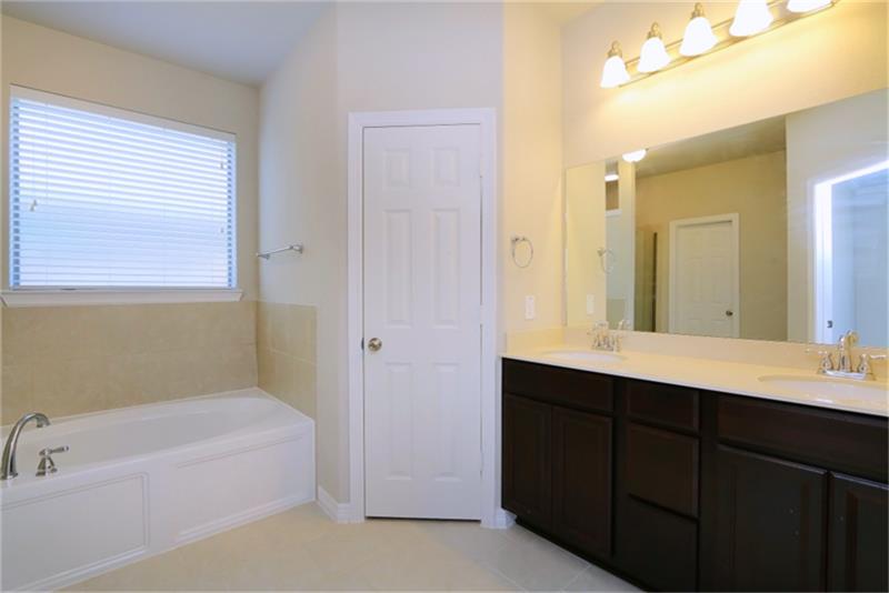 27126 Naples Run Lane Property Photo 12